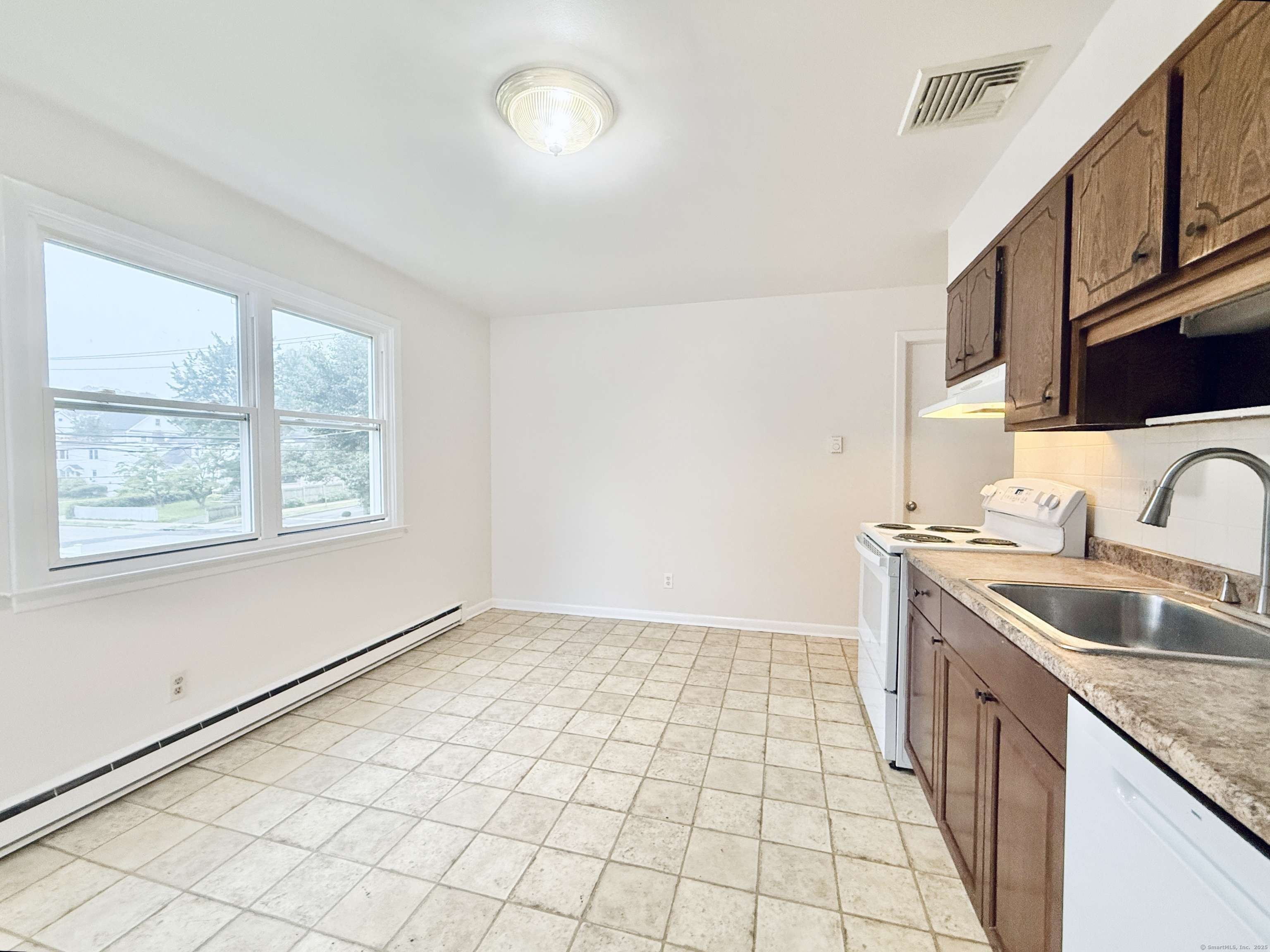 Stamford, CT 06902,162 Seaside Avenue #3
