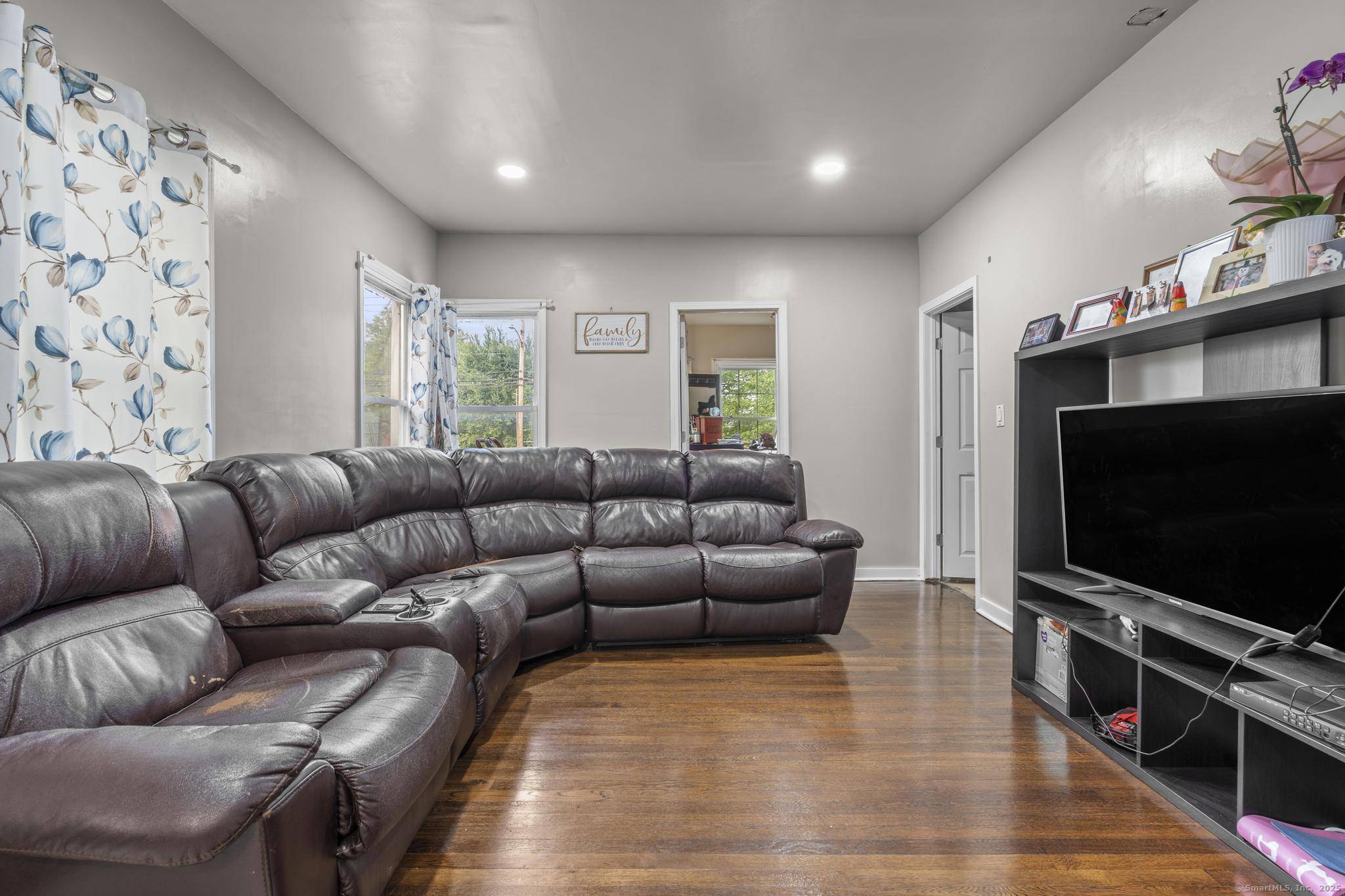 New Haven, CT 06513,278 Clinton Avenue
