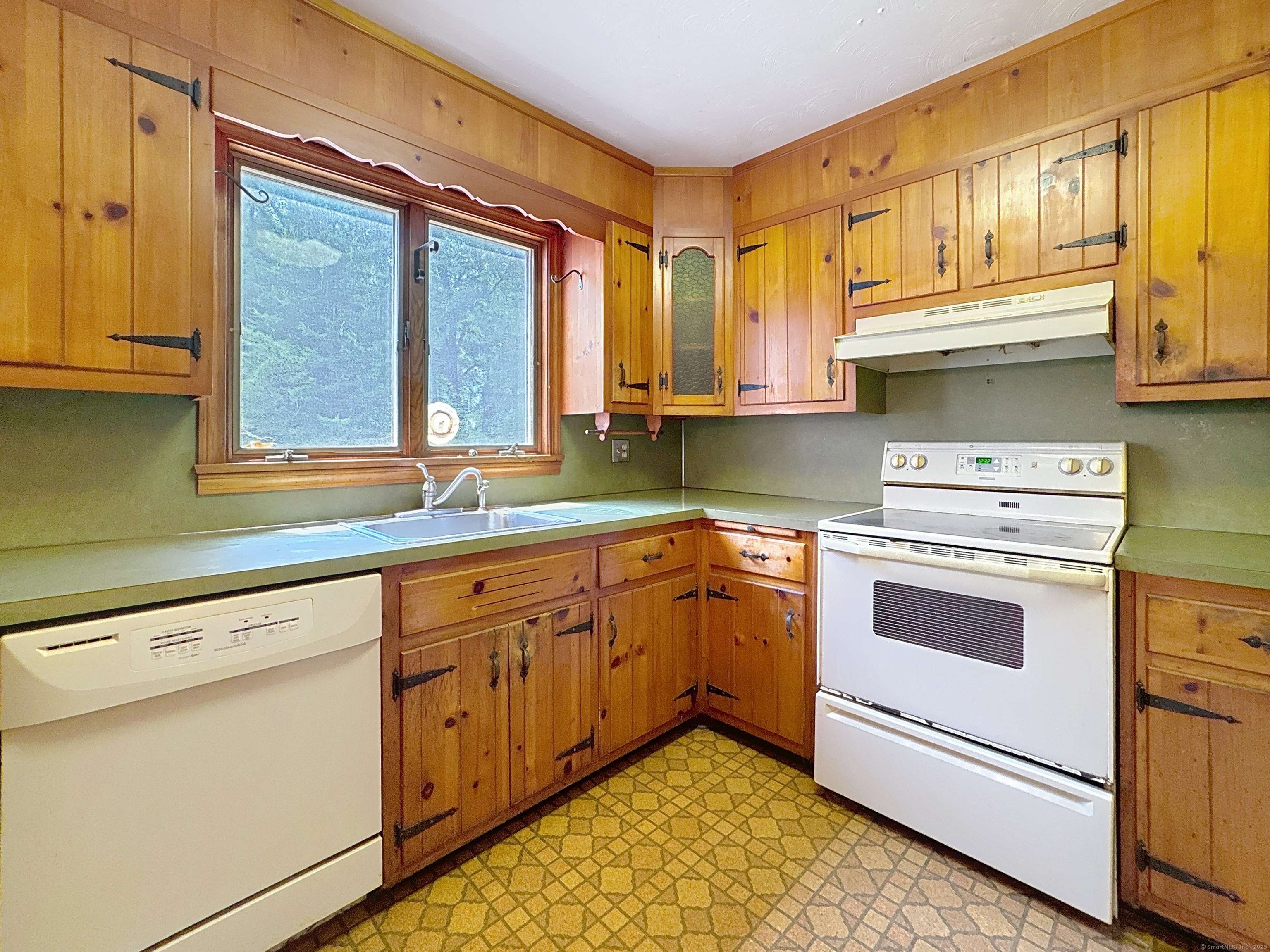 Montville, CT 06370,118 Black Ash Road
