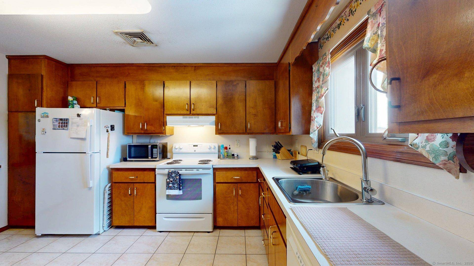 South Windsor, CT 06074,1102 Summer Hill Drive #1102
