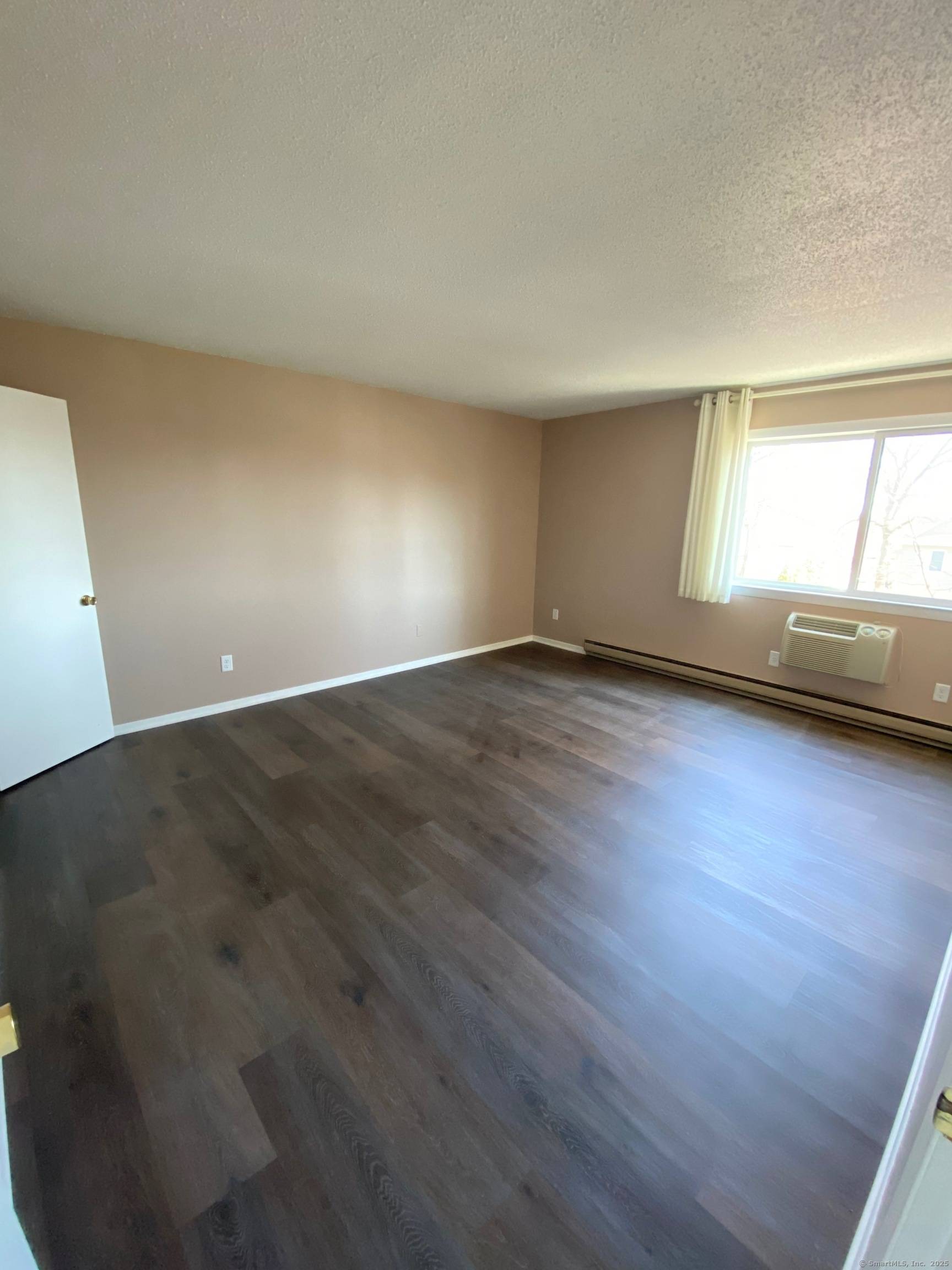 Stamford, CT 06902,255 Strawberry Hill Avenue #D4