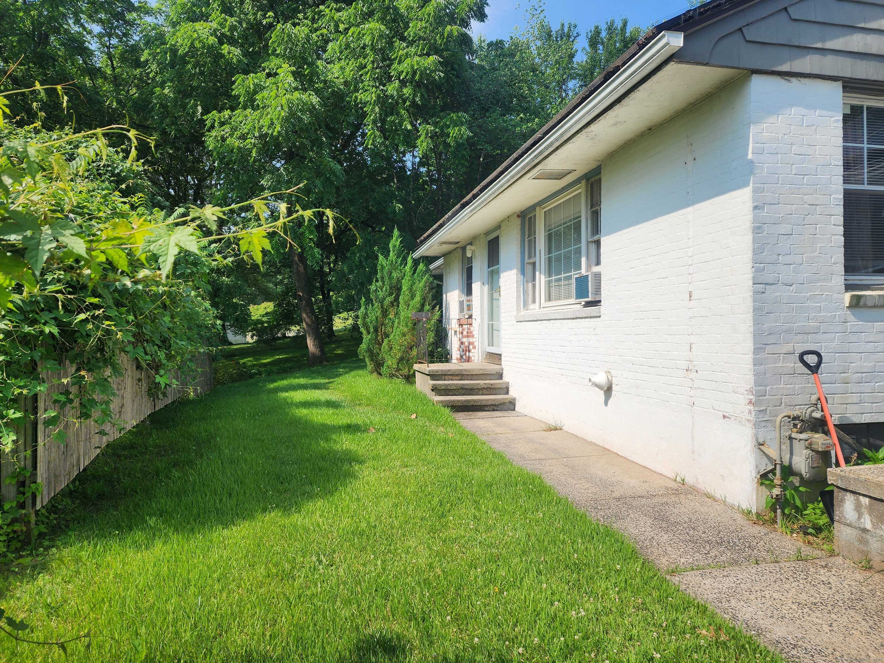 North Haven, CT 06473,20 Gilbert Hill Road