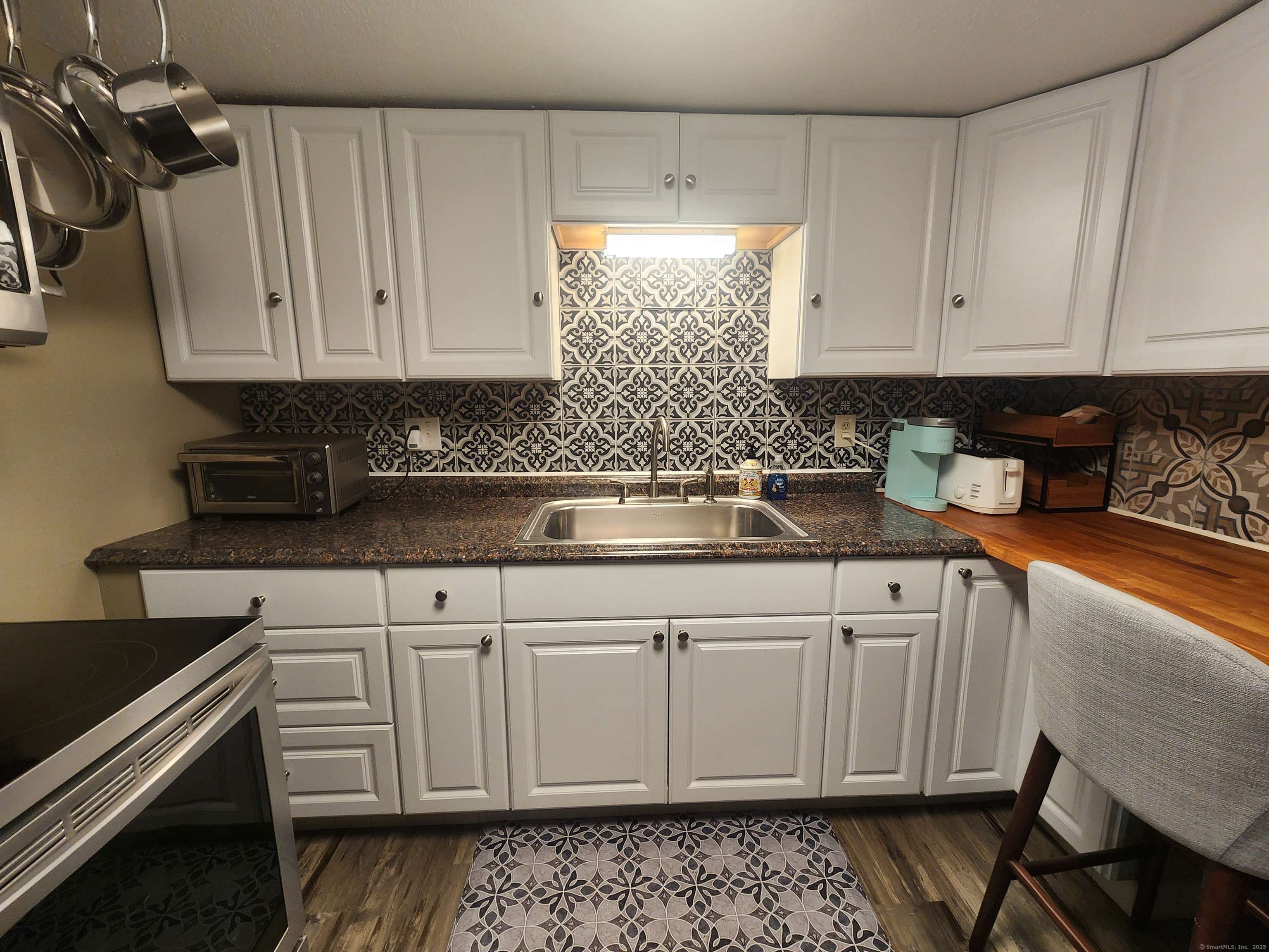 North Haven, CT 06473,20 Gilbert Hill Road