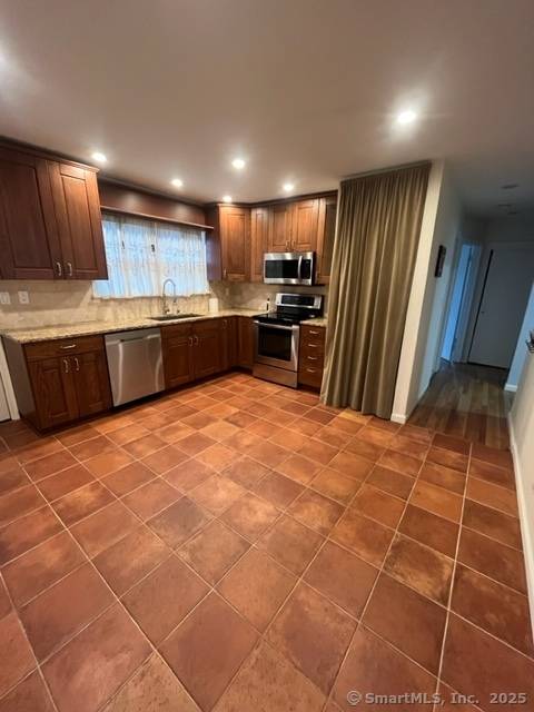 Stamford, CT 06907,1307 Hope Street #B8
