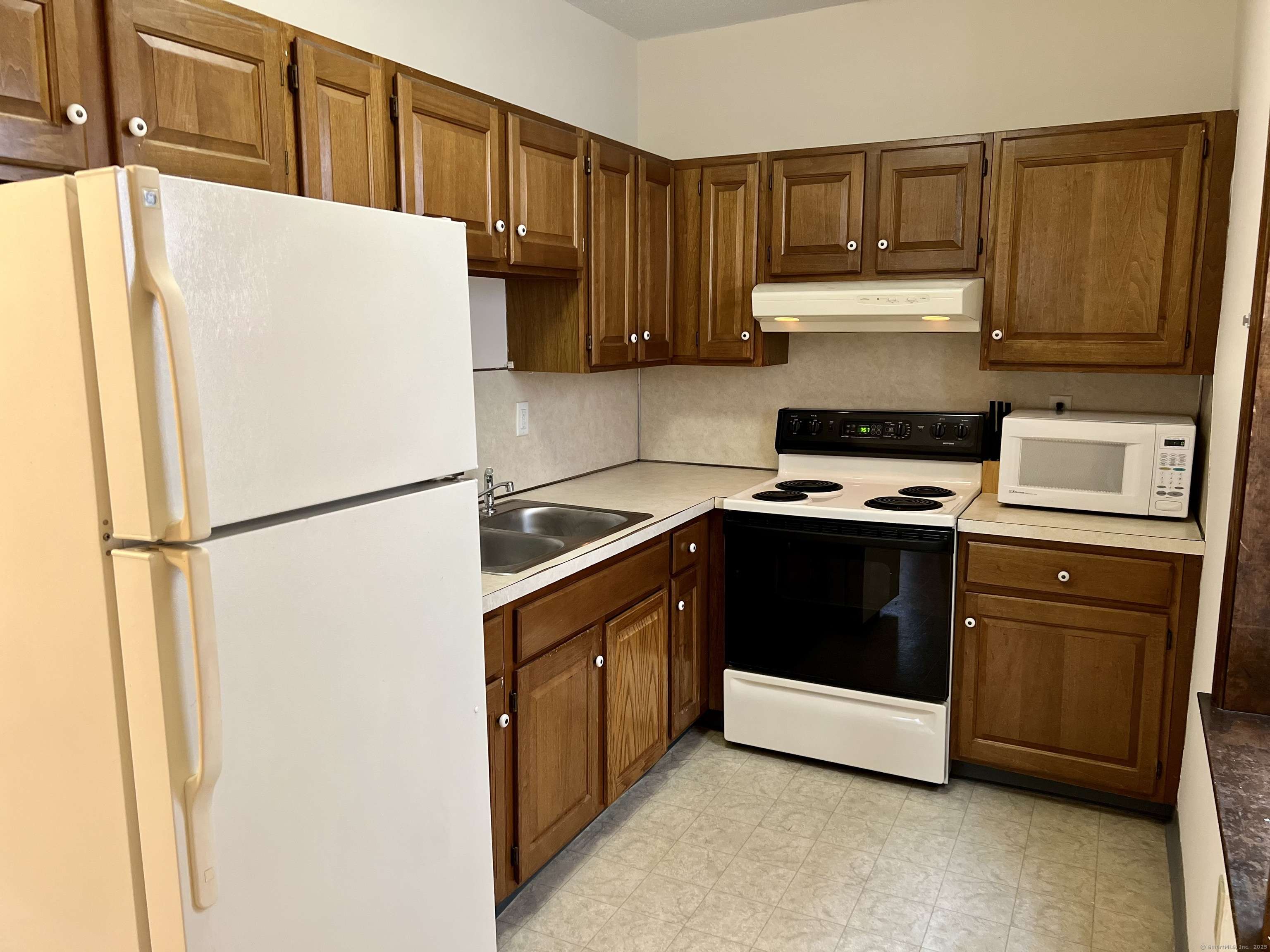 Middletown, CT 06457,483 Main Street #3