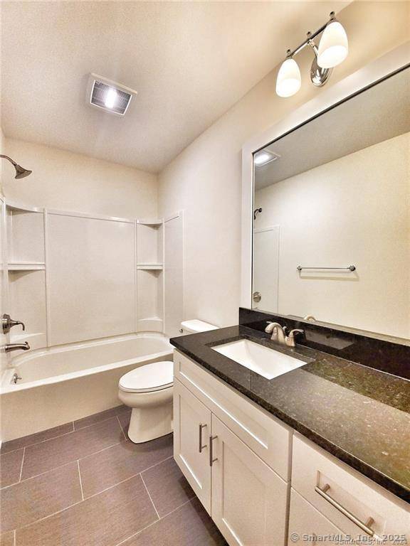 Norwalk, CT 06854,30 Ferris Avenue #B8