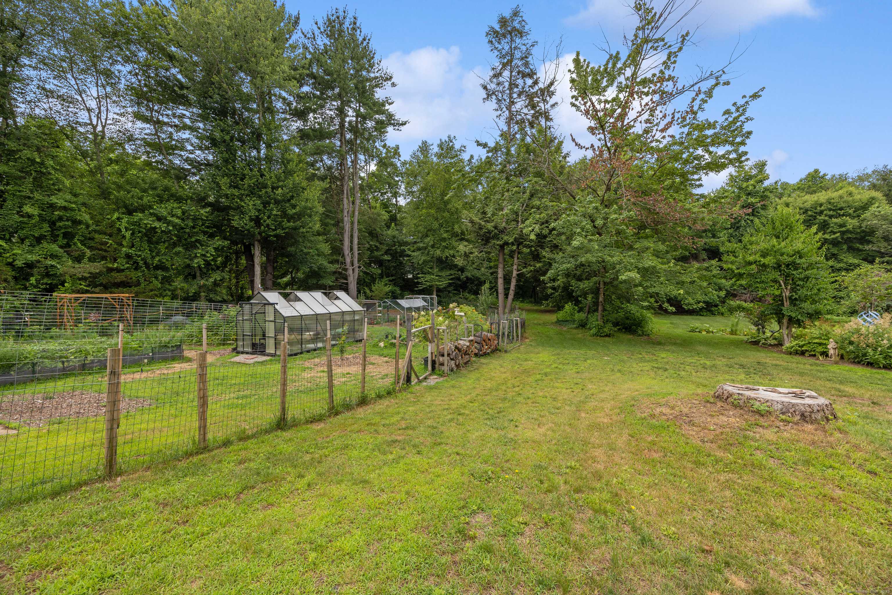 Glastonbury, CT 06073,931 Chestnut Hill Road