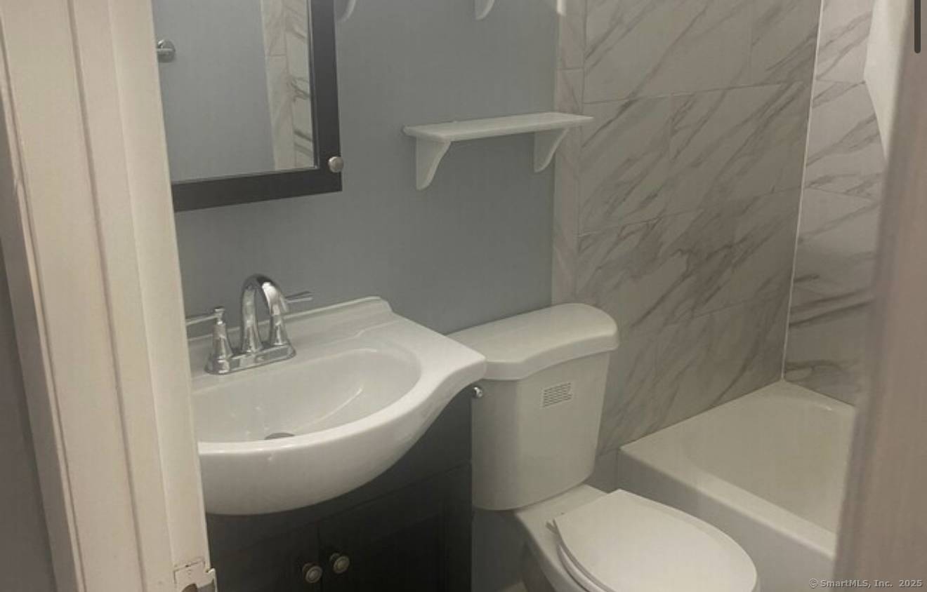 Bridgeport, CT 06607,1322 Stratford Avenue #1
