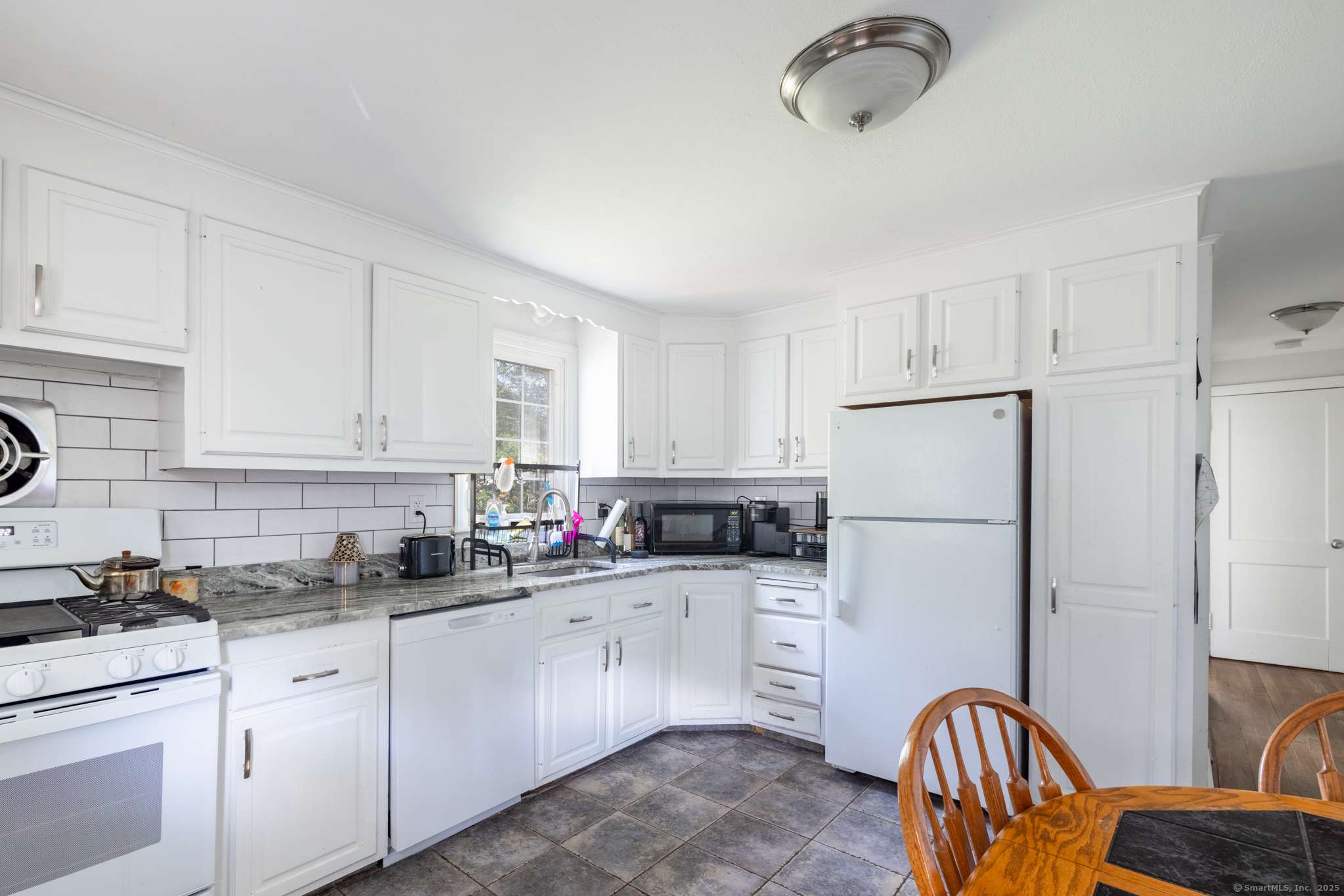 Milford, CT 06460,385 Pond Point Avenue