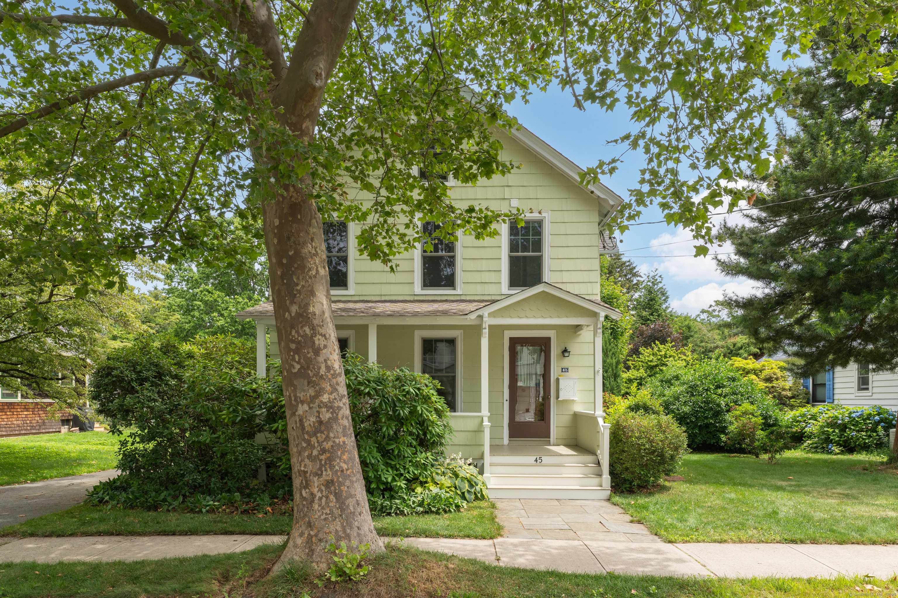 Guilford, CT 06437,45 Graves Avenue