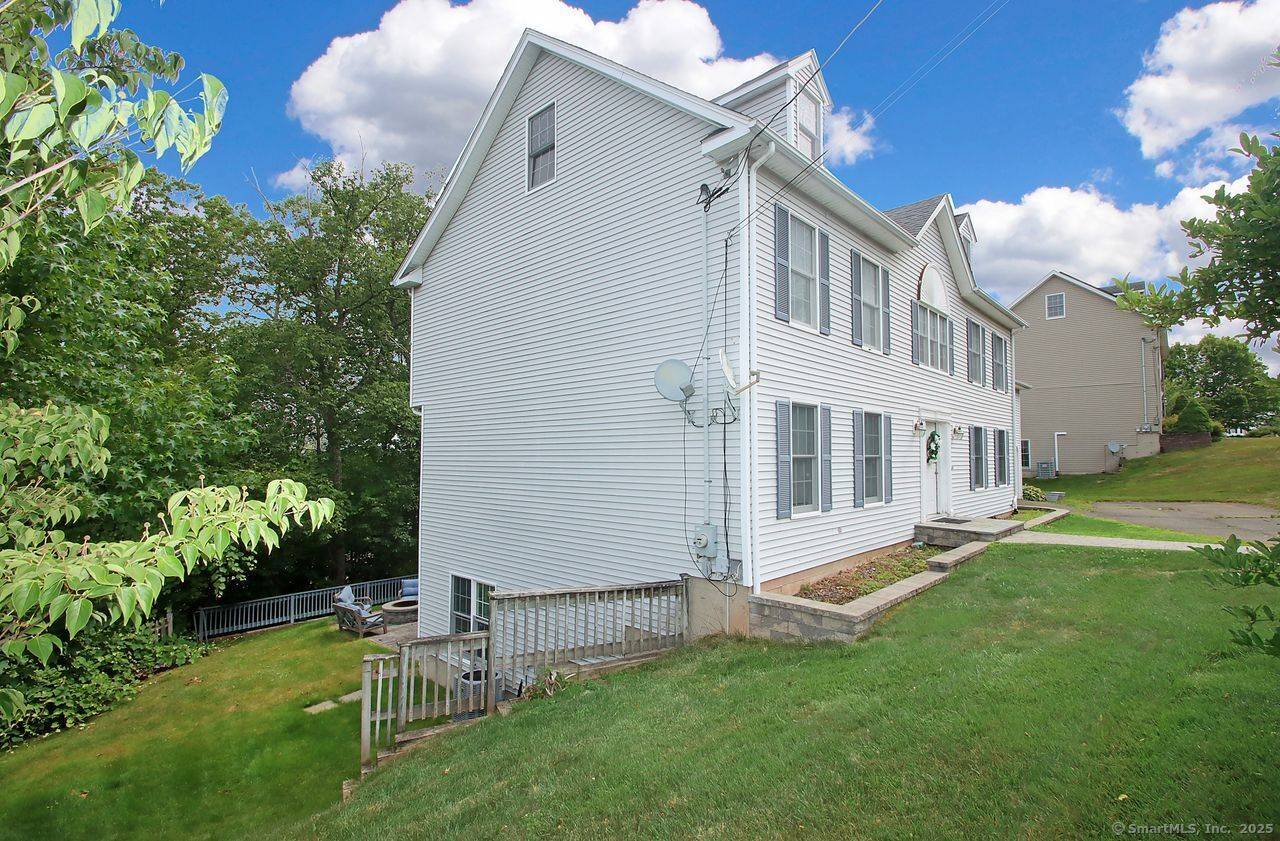Hamden, CT 06518,29 Quarry Lane