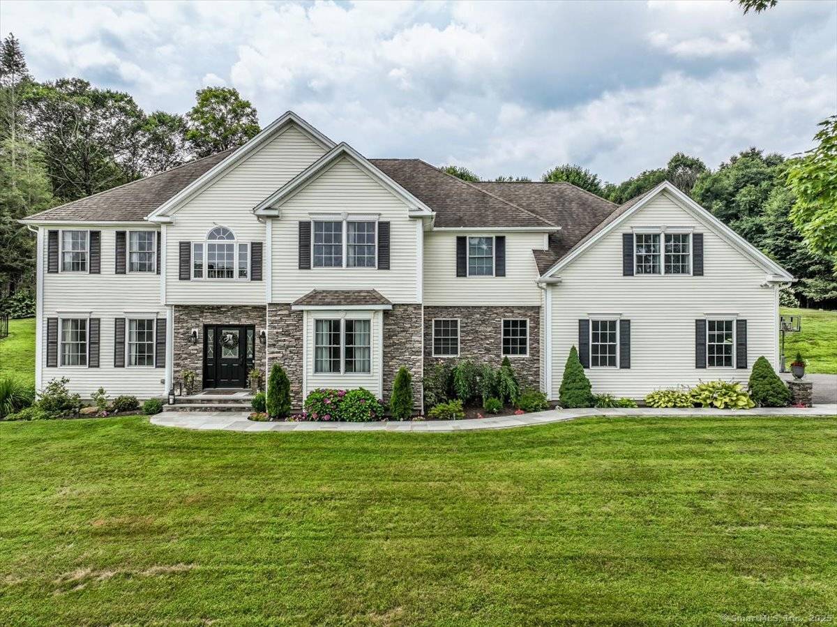 Southbury, CT 06488,55 Country Woods Lane