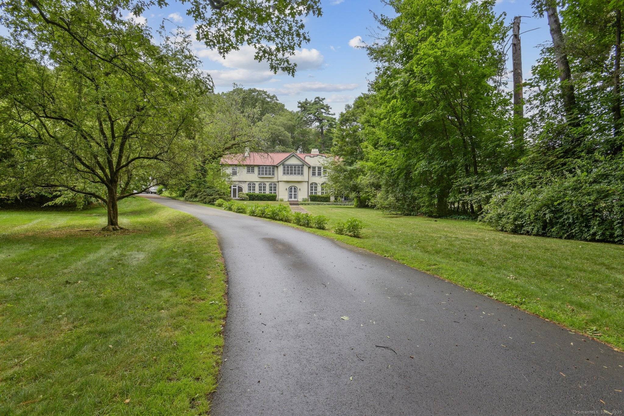 Hamden, CT 06517,1056 Whitney Avenue