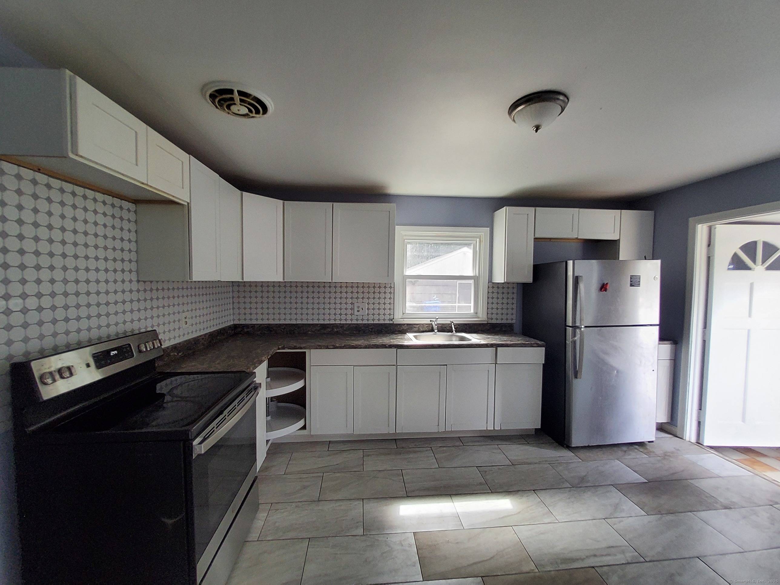Hamden, CT 06514,707 Circular Avenue