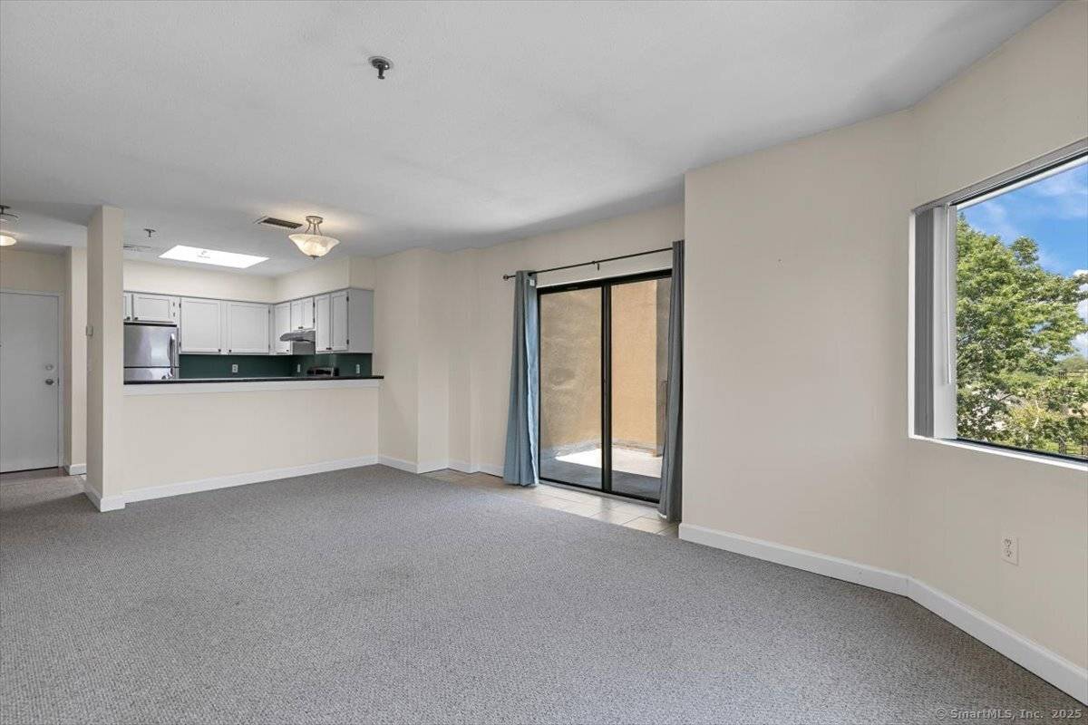 Hamden, CT 06517,1204 Whitney Avenue #511