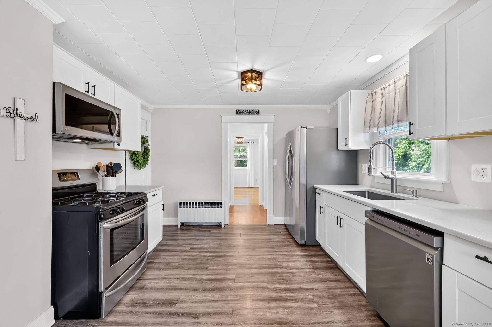 Suffield, CT 06078,810 Thompsonville Road