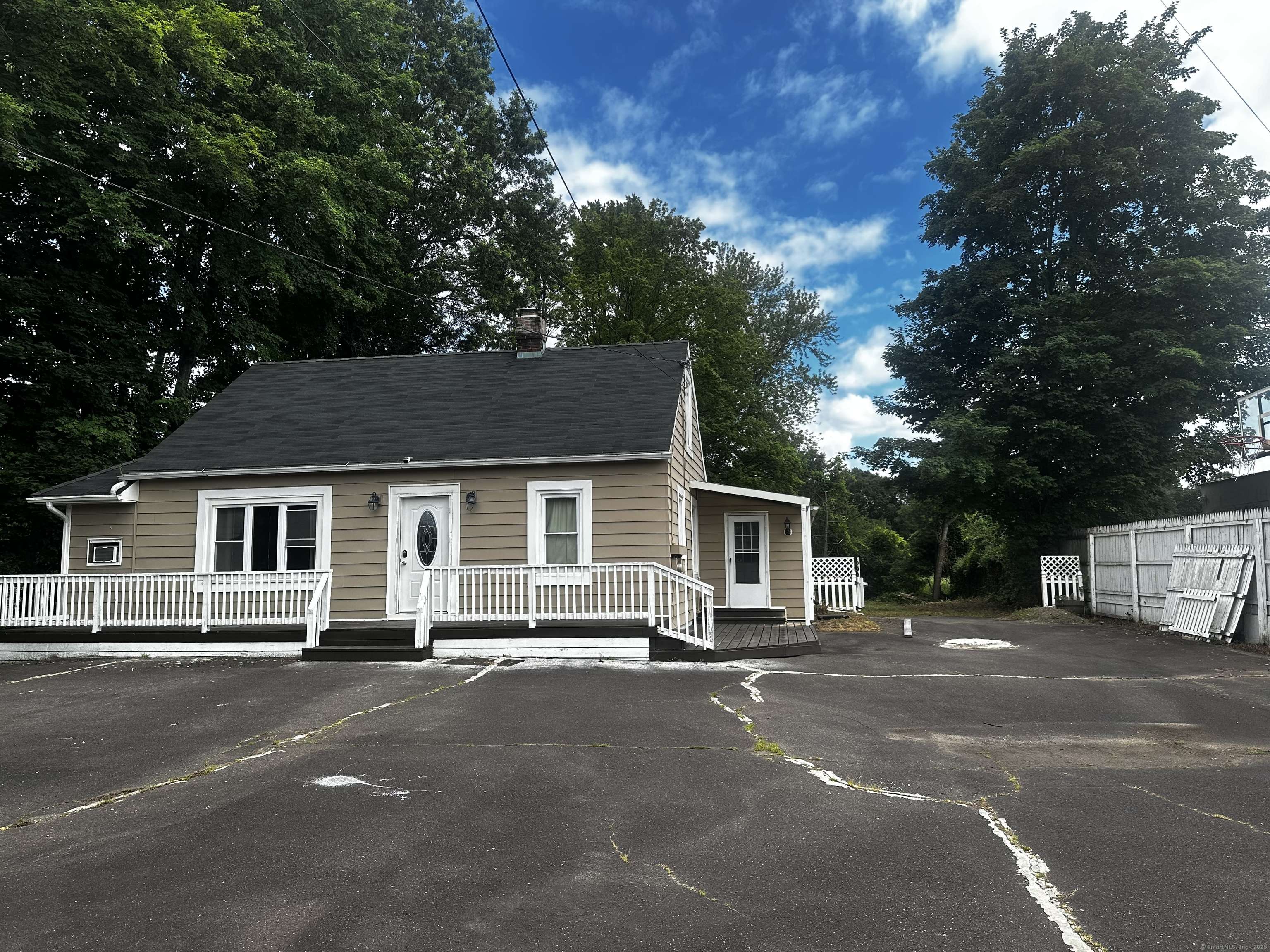 Suffield, CT 06078,855 Thompsonville Road