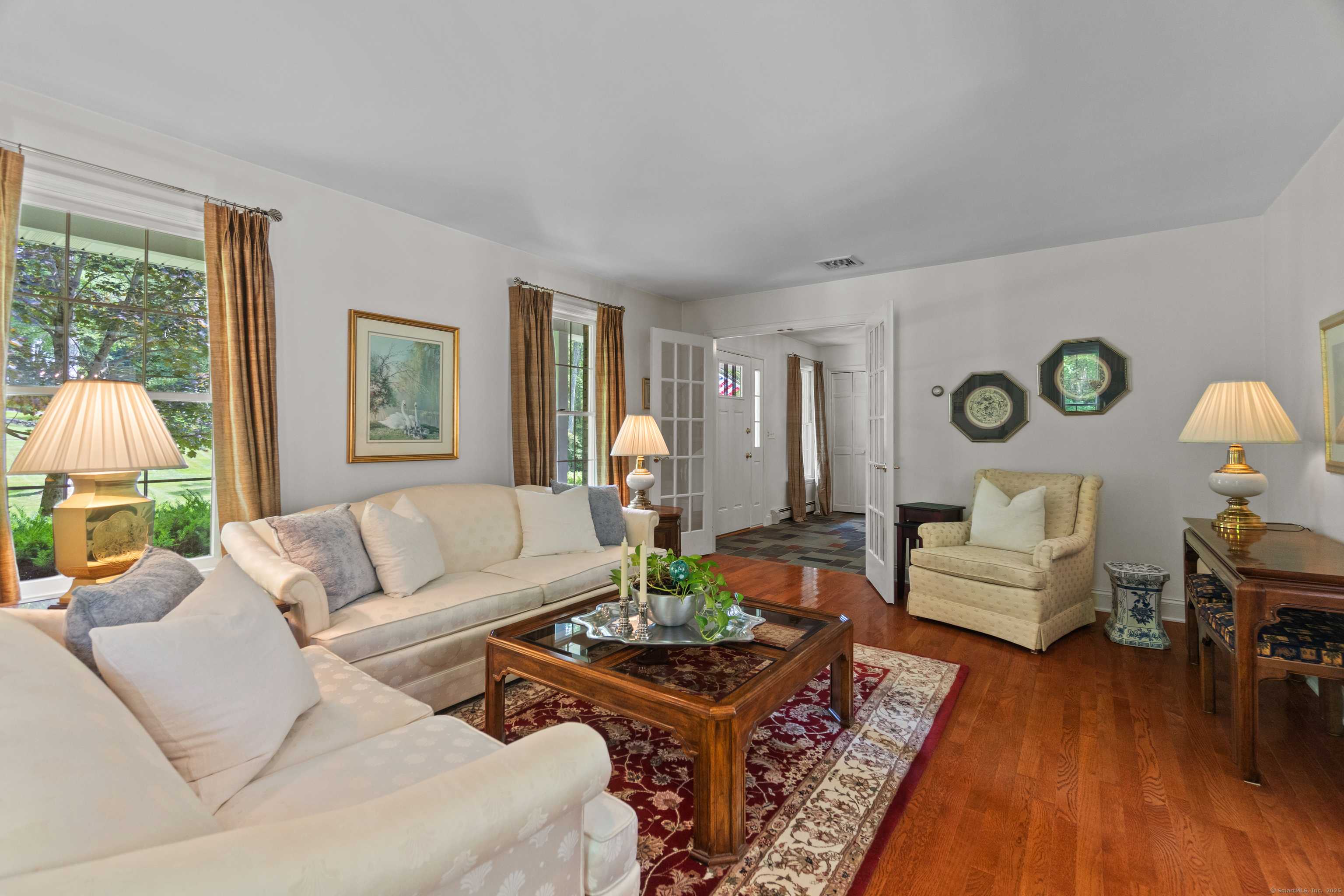 New Fairfield, CT 06812,4 Bayberry Lane