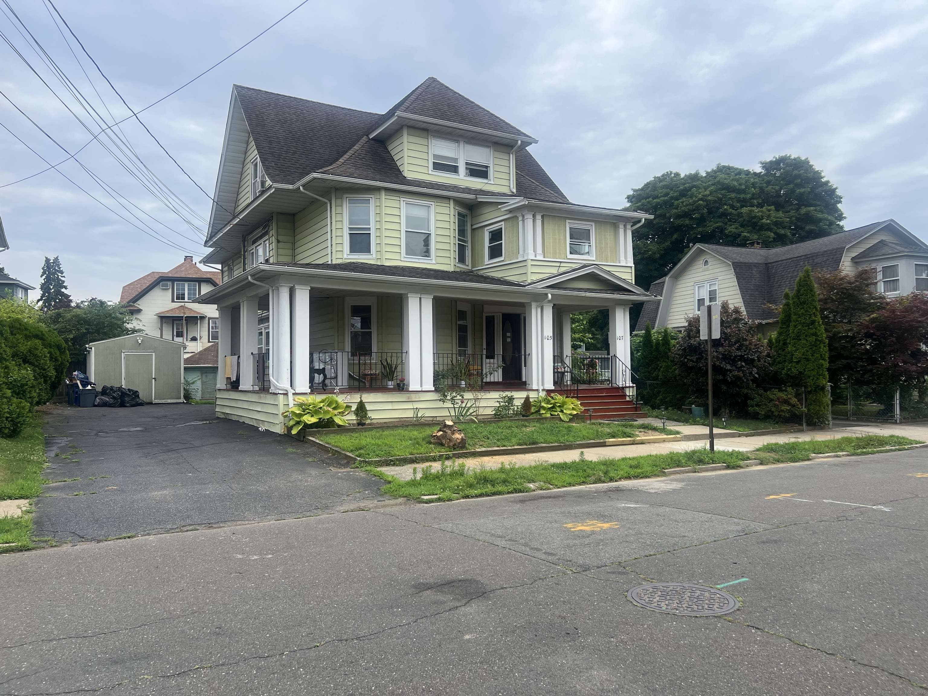 Bridgeport, CT 06606,105 Wentworth Street #2