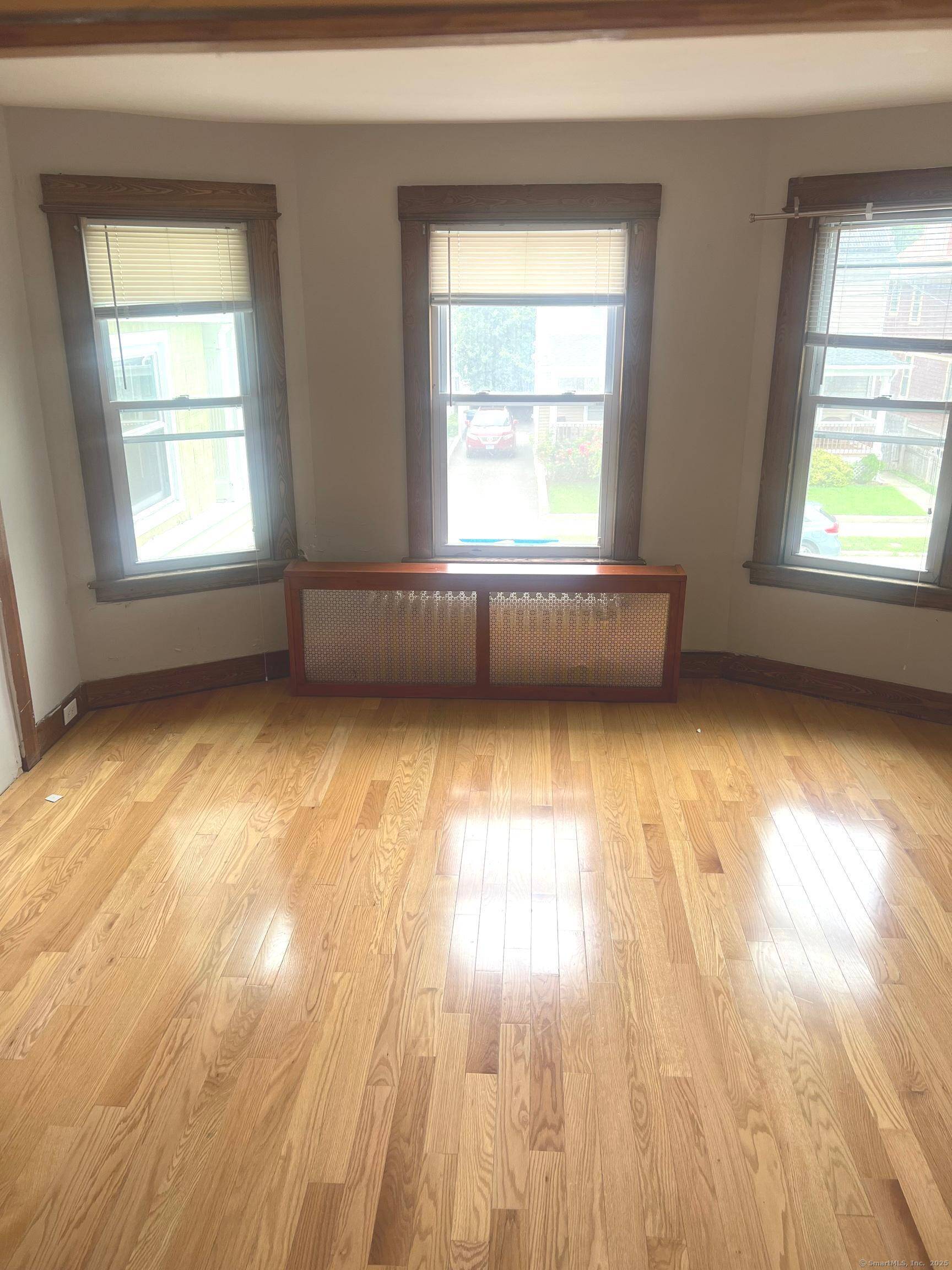 Bridgeport, CT 06606,105 Wentworth Street #2