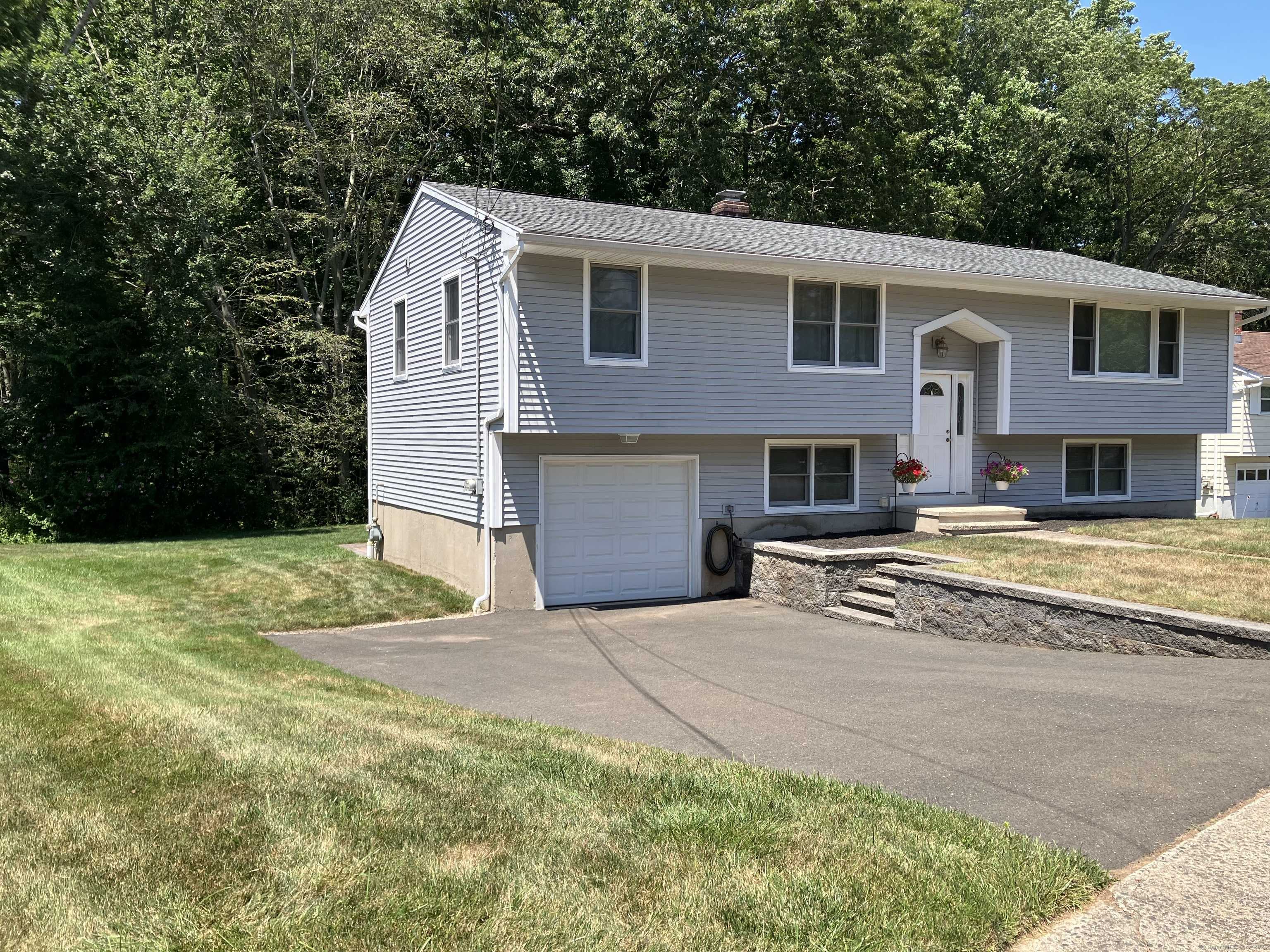 Hamden, CT 06517,55 Dadio Road