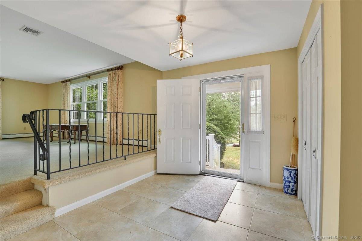Waterford, CT 06385,14 Glenvale Street