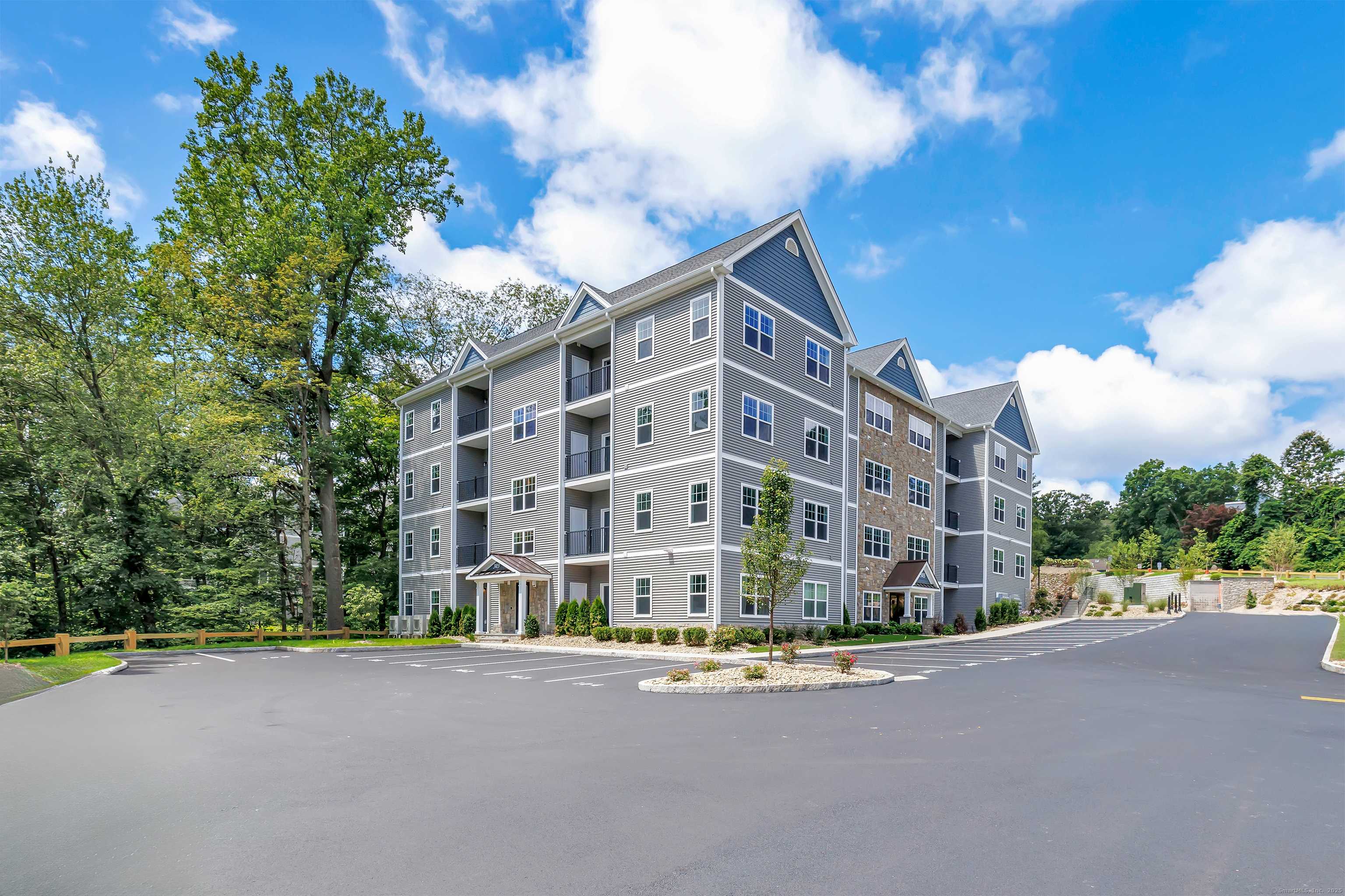 Shelton, CT 06484,303 Bridgeport Avenue #101