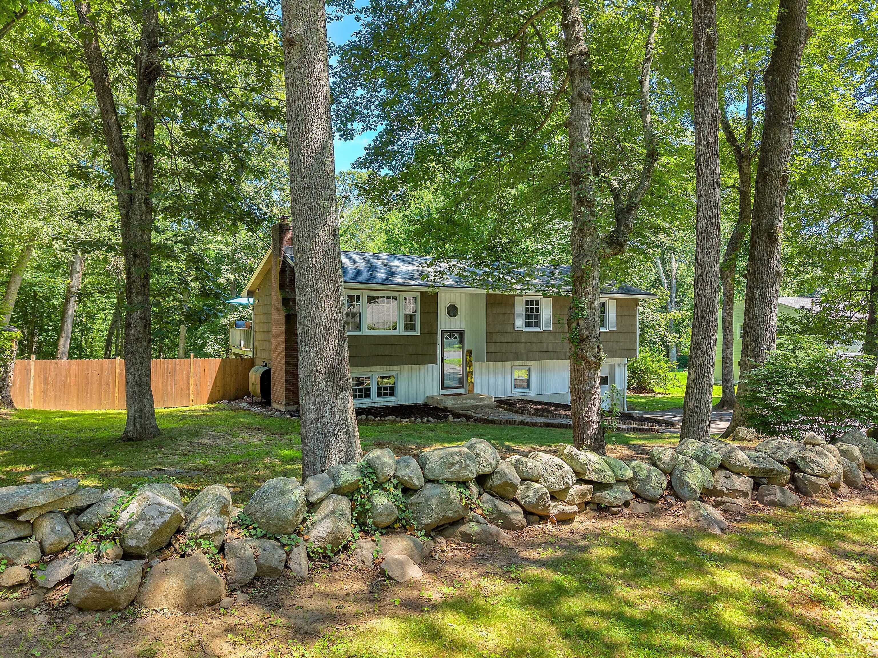 Ledyard, CT 06335,8 Oakwood Drive