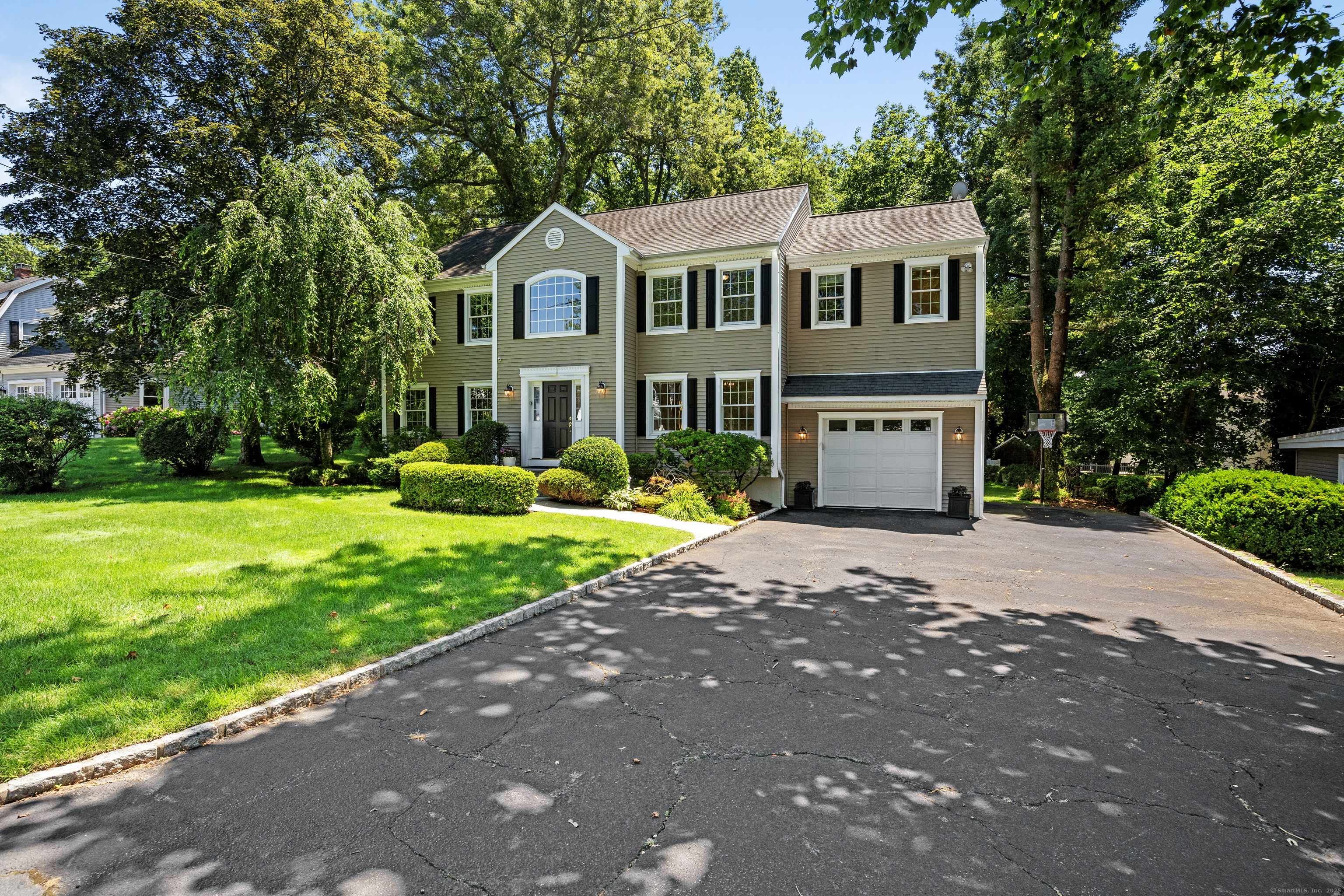 Darien, CT 06820,347 West Avenue
