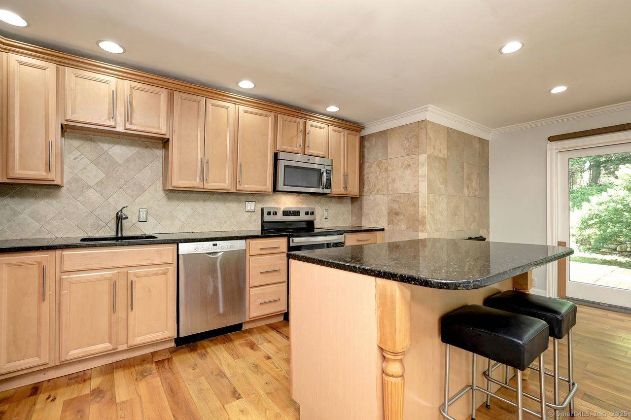 Hamden, CT 06518,185 Eramo Terrace