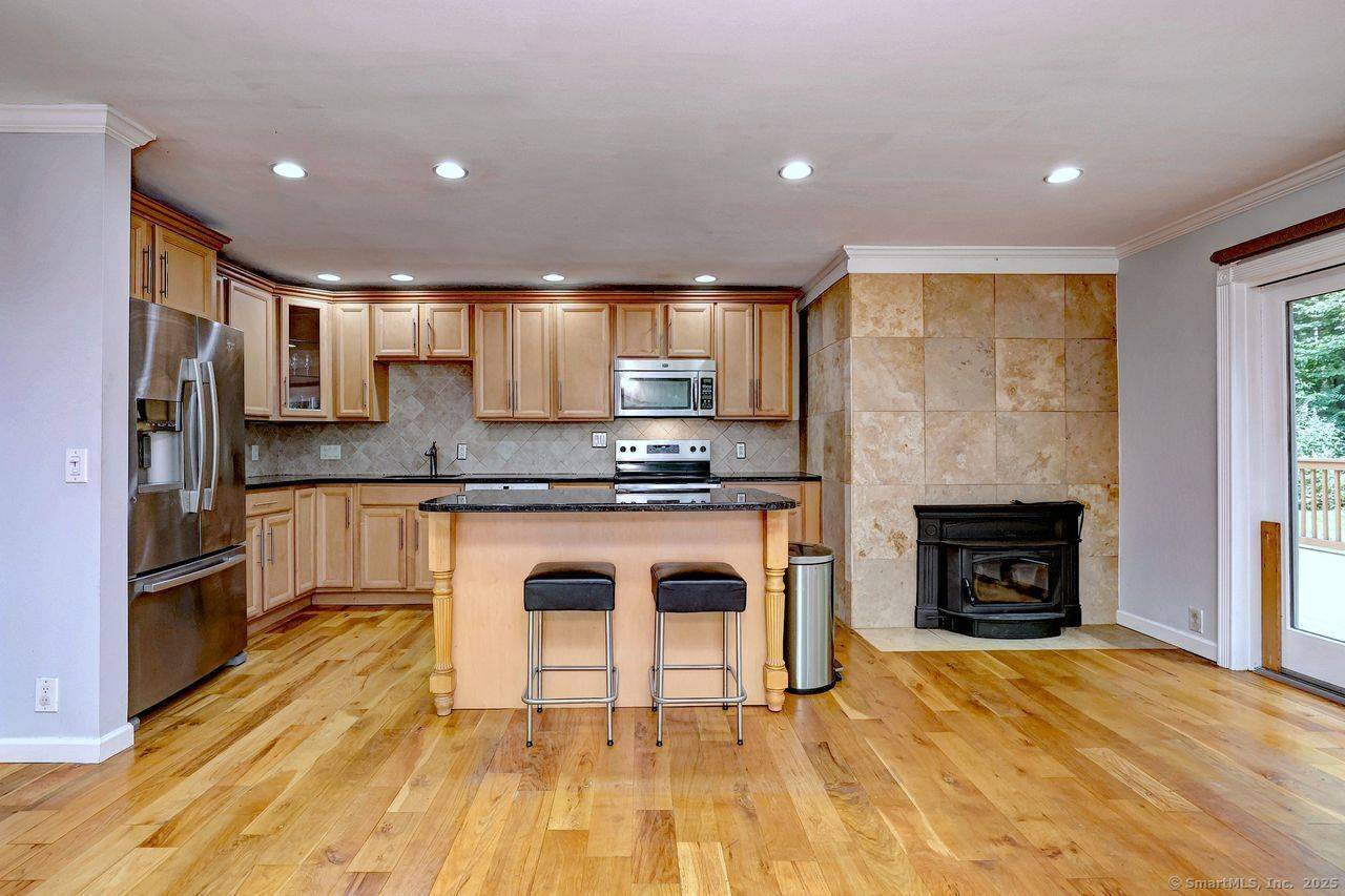 Hamden, CT 06518,185 Eramo Terrace