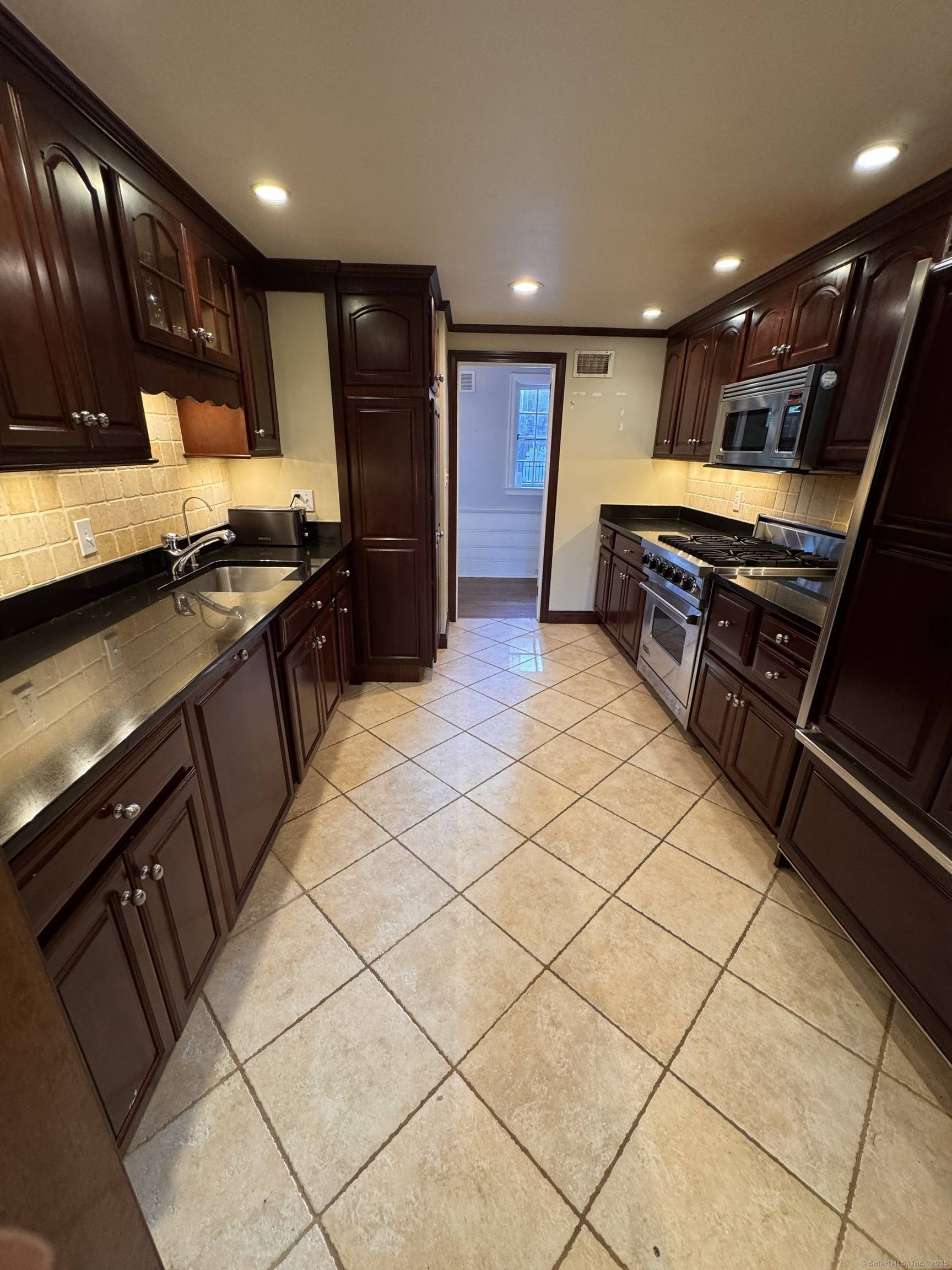 West Hartford, CT 06107,267 Ridgewood Road