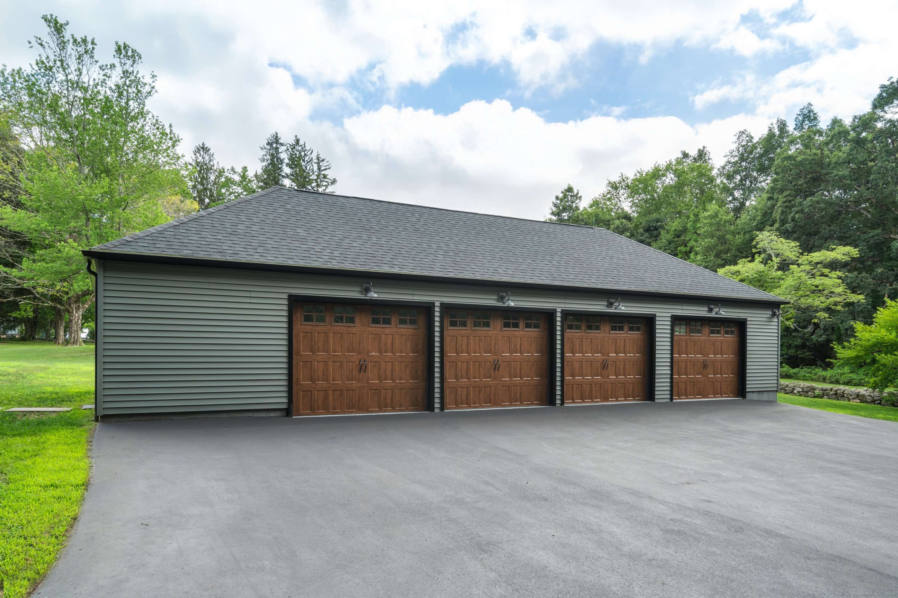 Middlebury, CT 06762,372 Tucker Hill Road