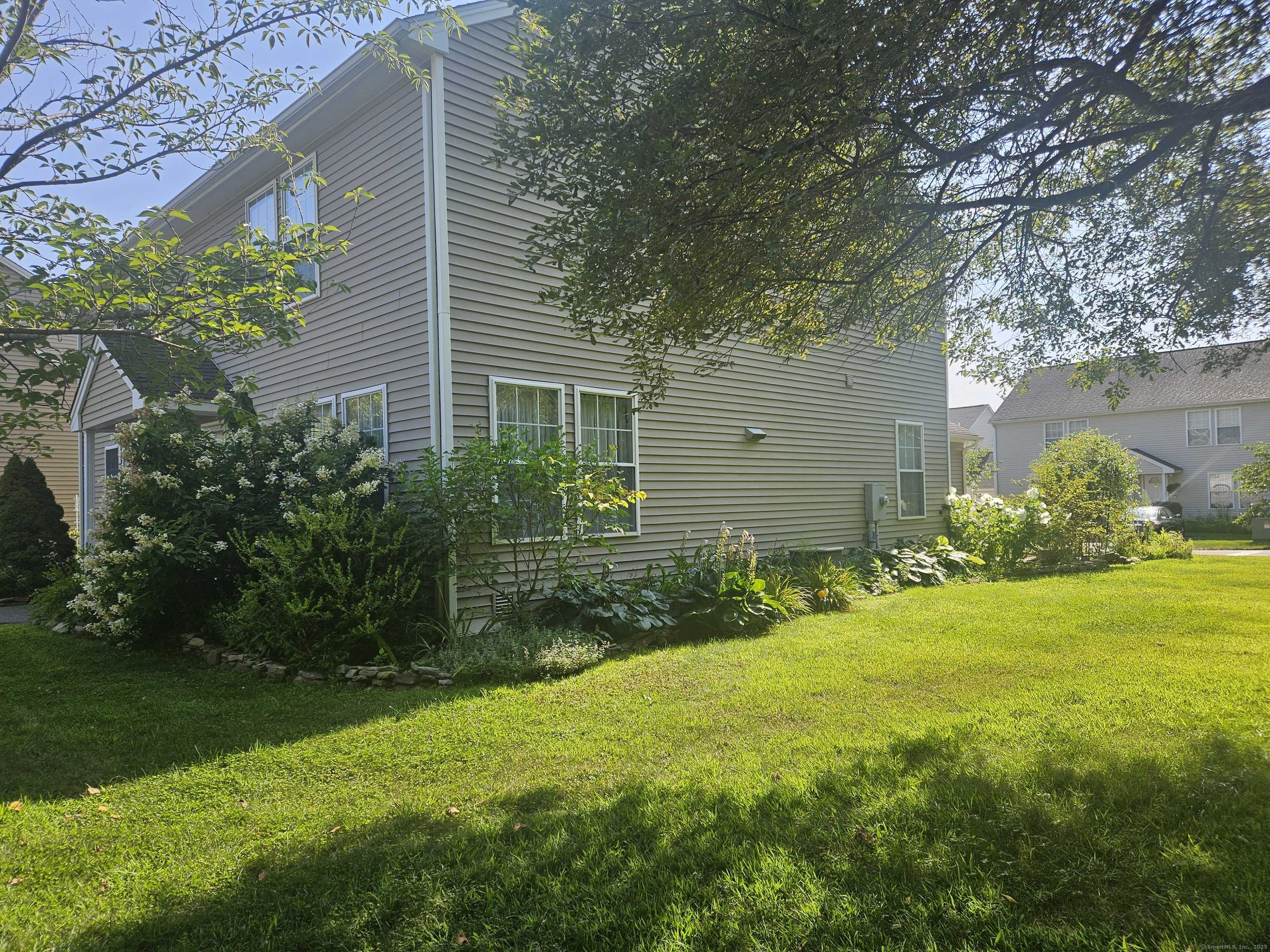 Farmington, CT 06085,11 Wildcat Drive #11