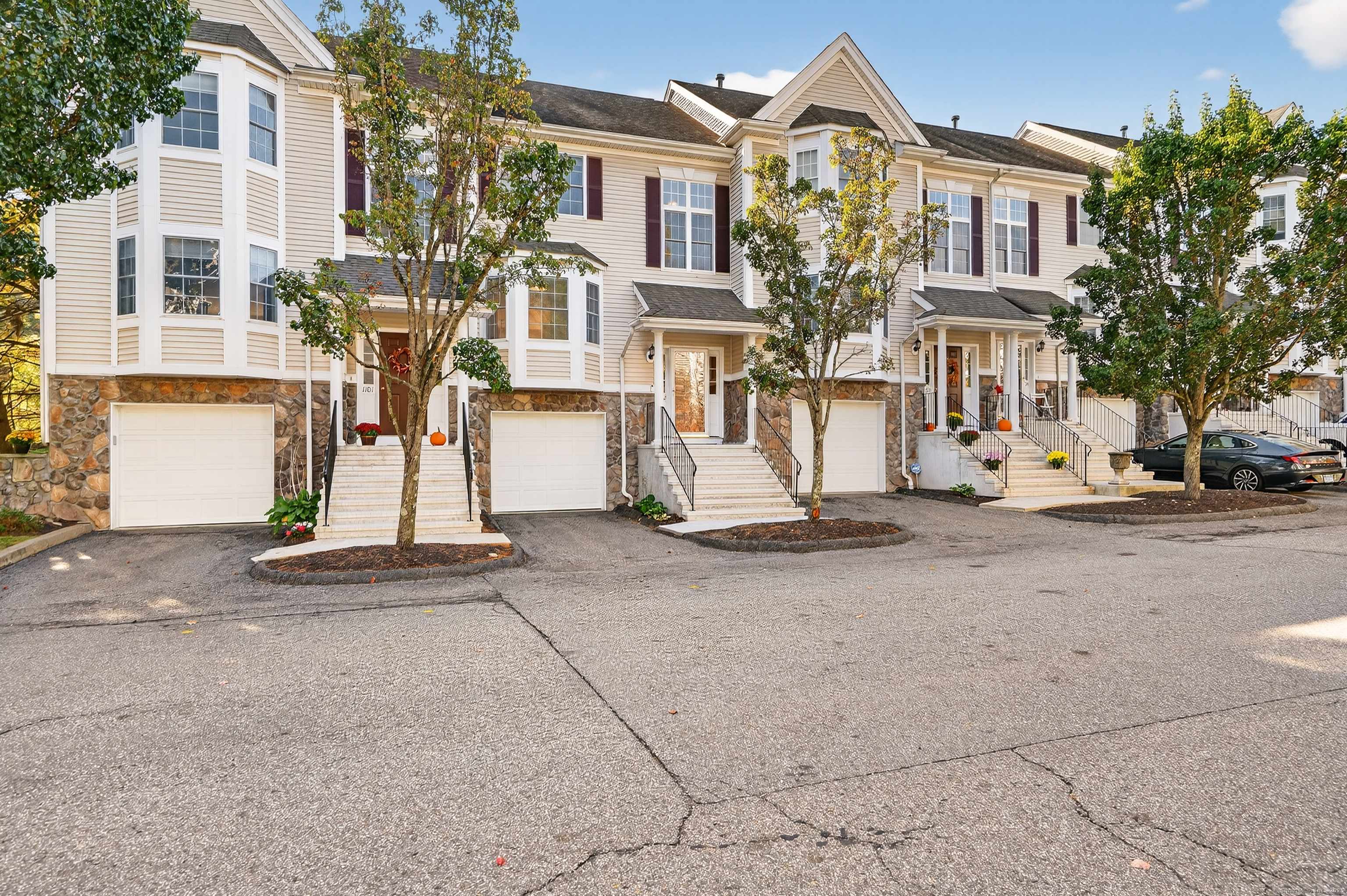 Danbury, CT 06810,1102 Larson Drive #1102