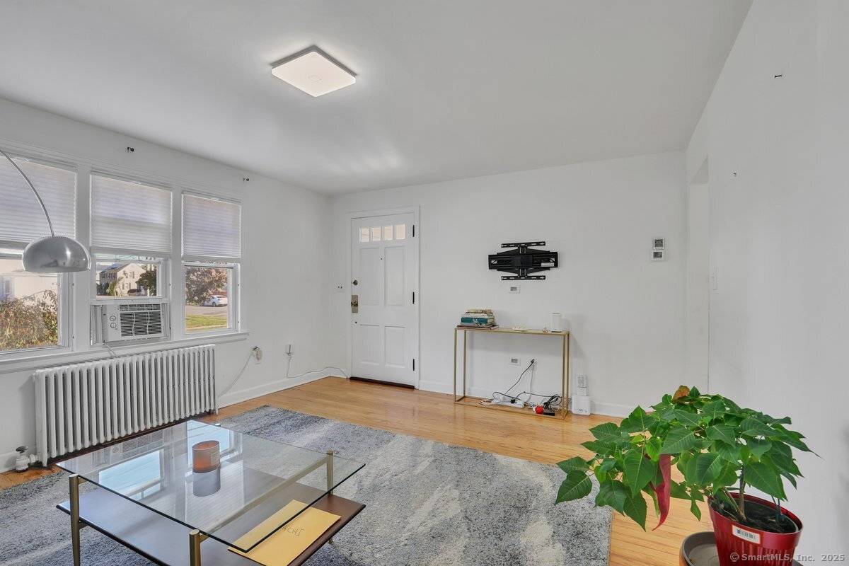 Hamden, CT 06514,21 Roosevelt Street