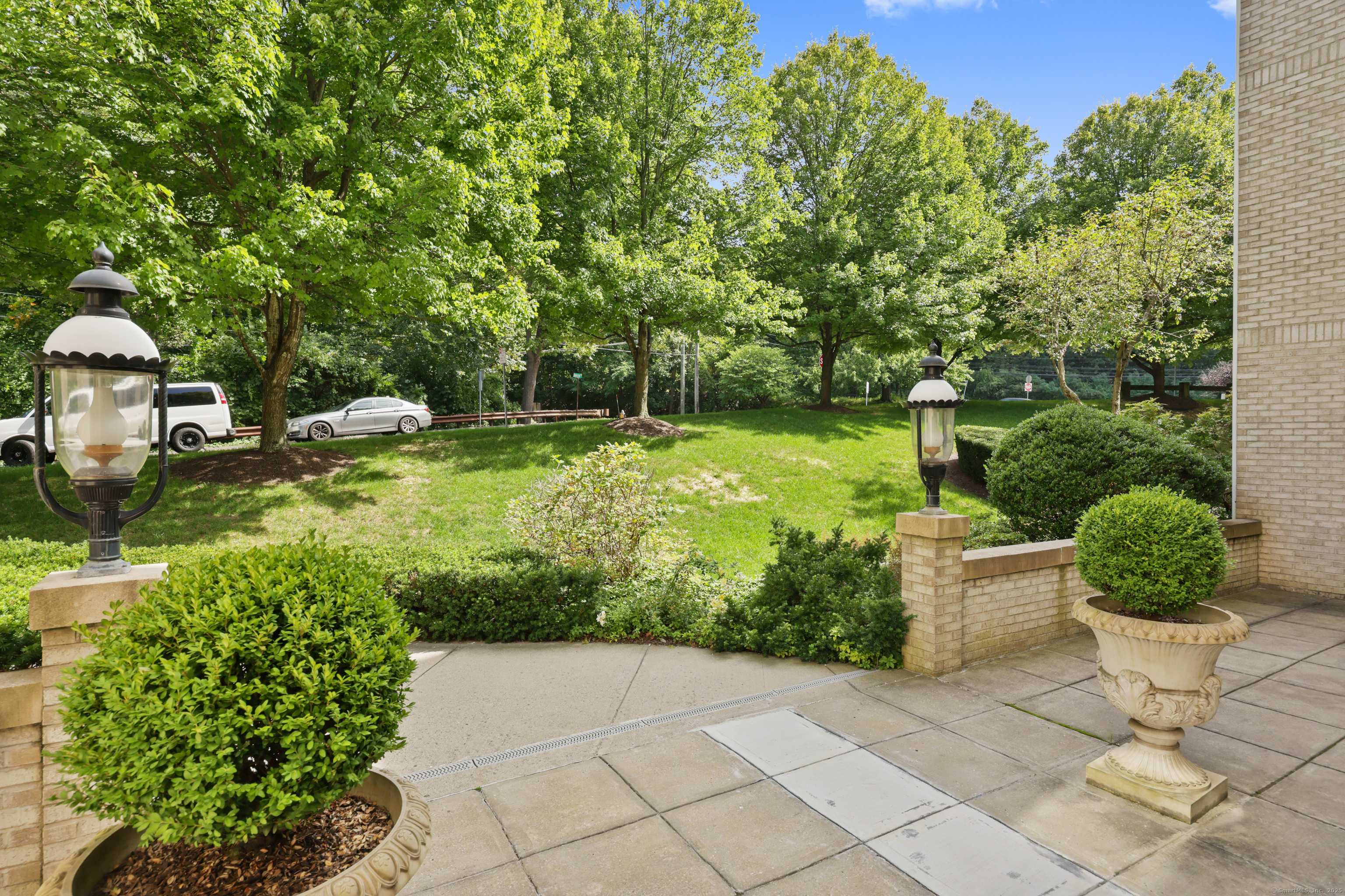 Greenwich, CT 06831,2 Homestead Lane #209