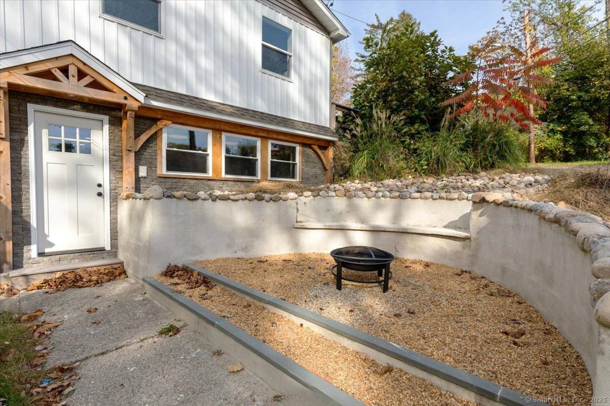 Deep River, CT 06417,11 Winter Avenue