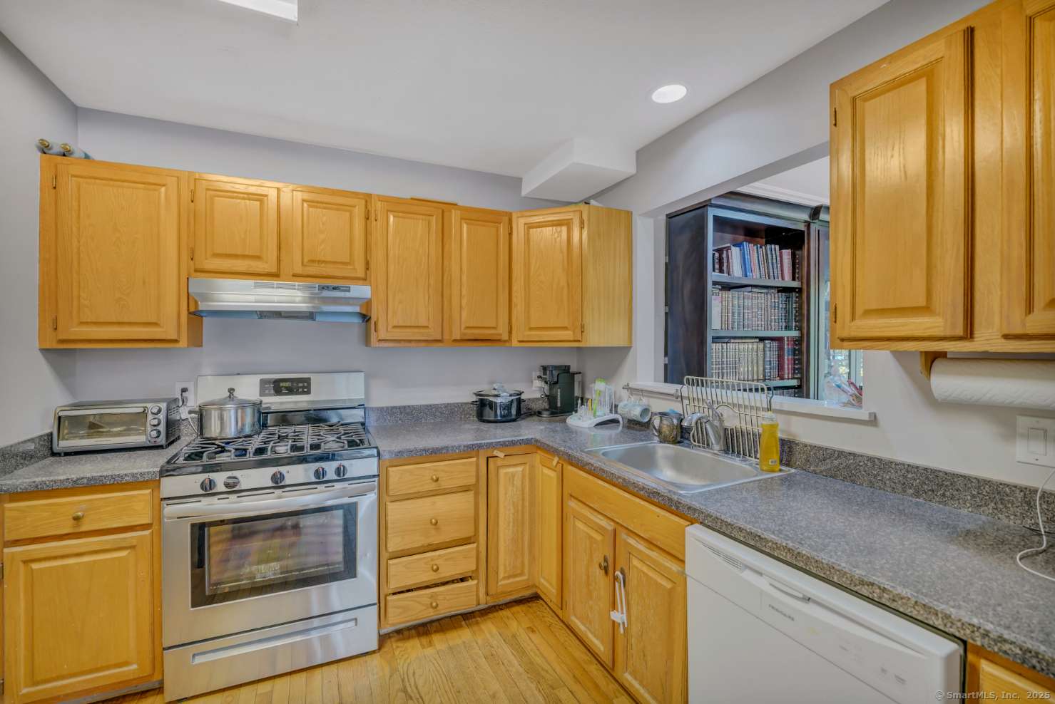 Waterbury, CT 06710,65 Cables Avenue #APT 21