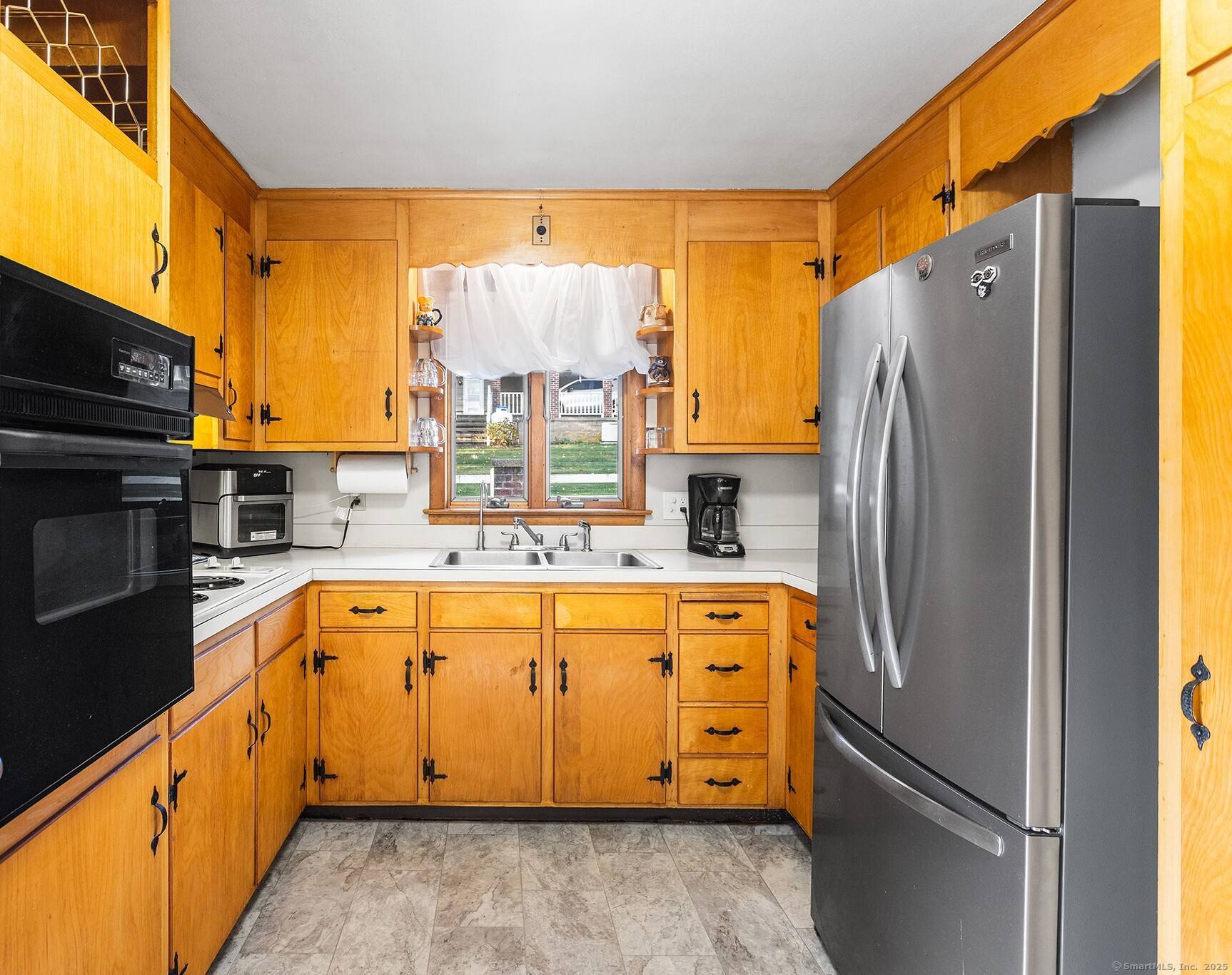 Middletown, CT 06457,19 Fairlawn Avenue