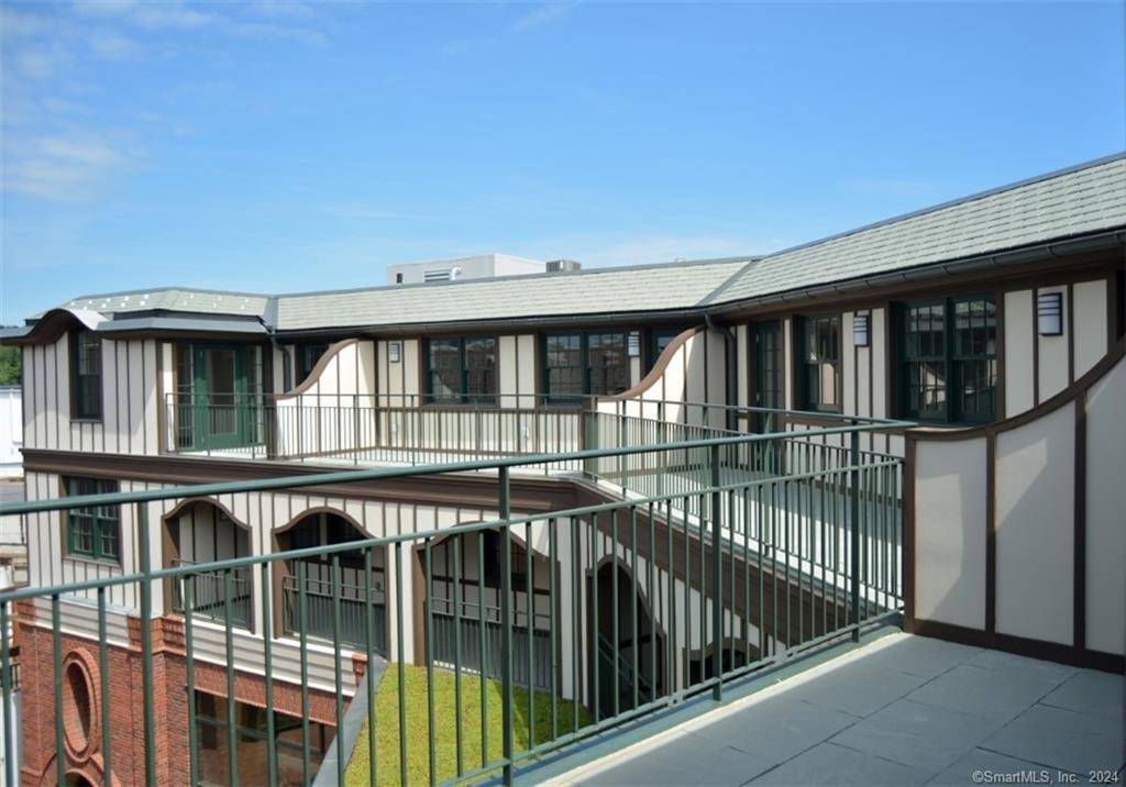 Westport, CT 06880,5 Church Lane #402