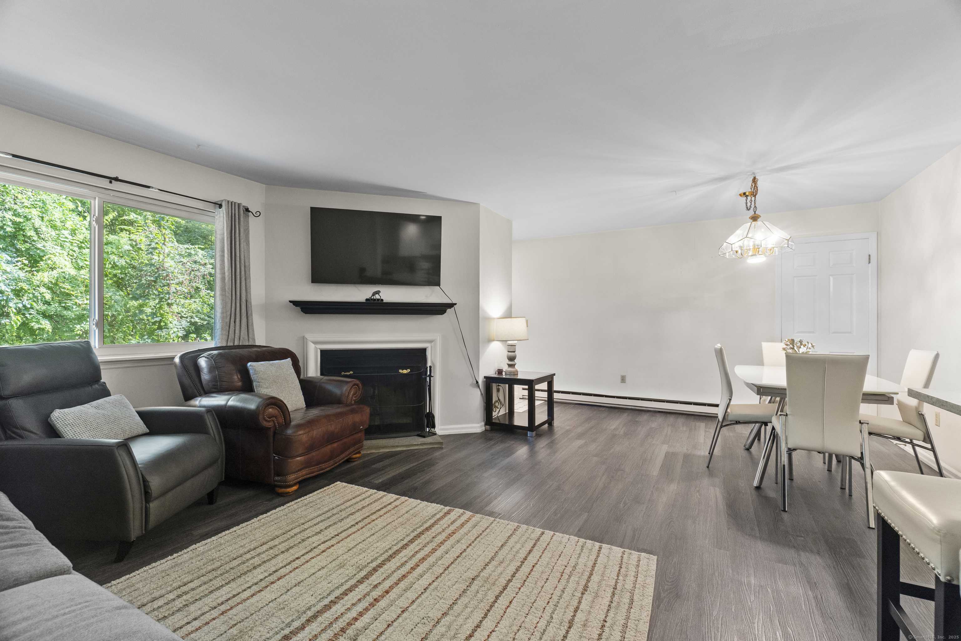 Danbury, CT 06811,8 Rose Lane #APT 10-5