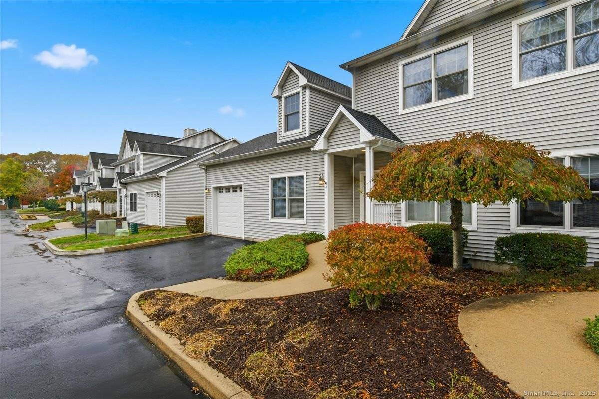 Groton, CT 06355,375 Allyn Street #A4