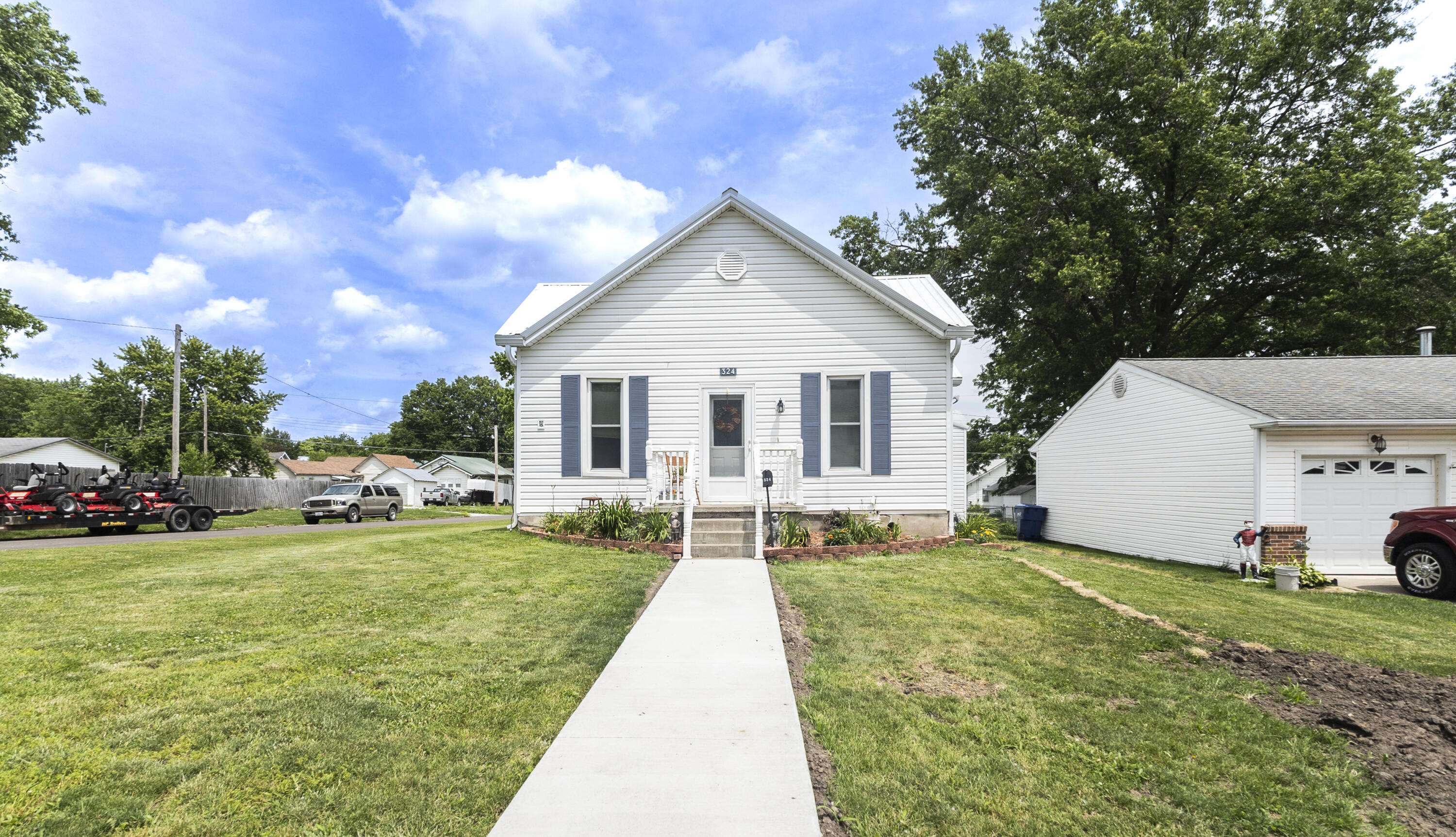 Brookfield, MO 64628,324 Macon ST