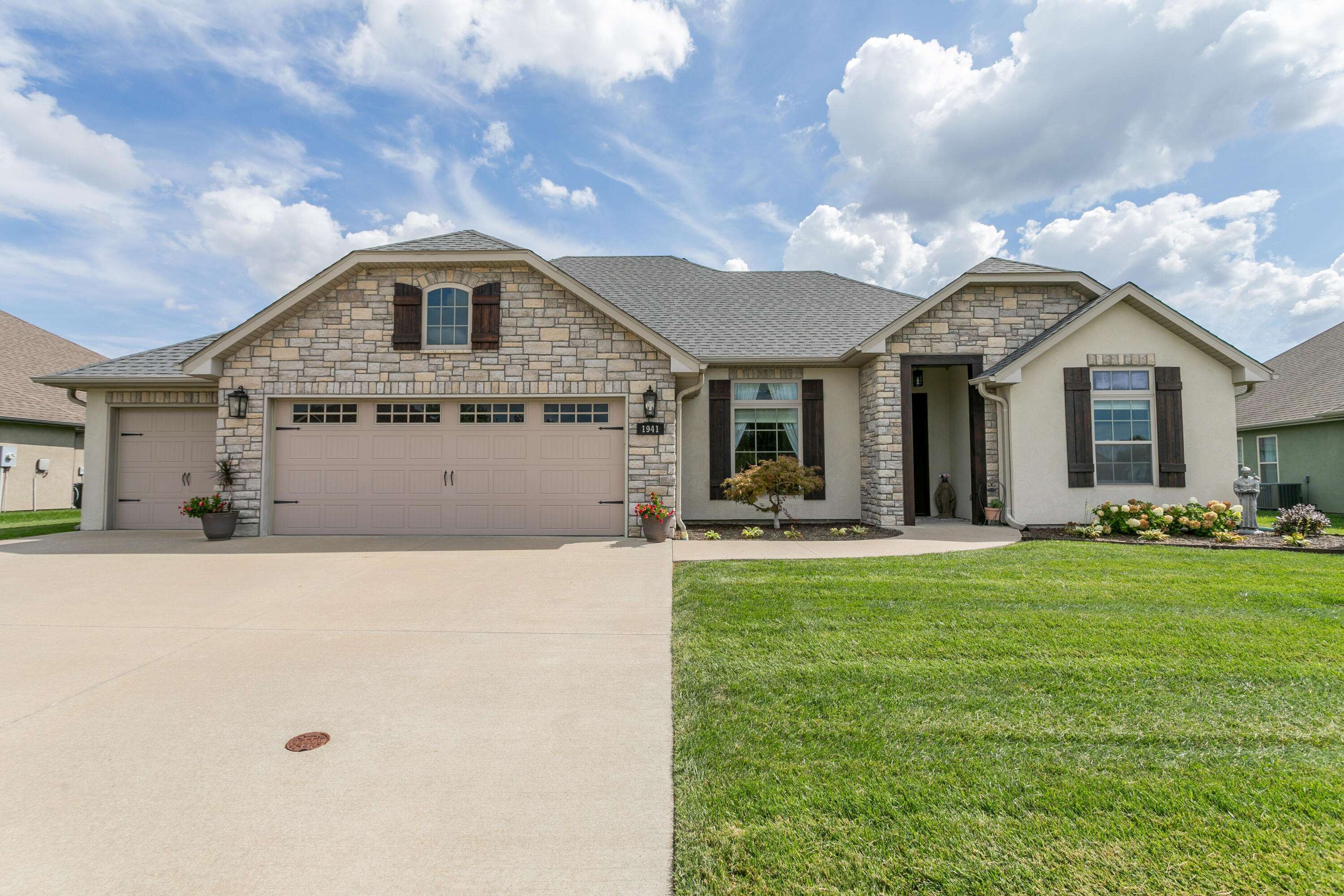 Columbia, MO 65201,1941 Lasso CIR