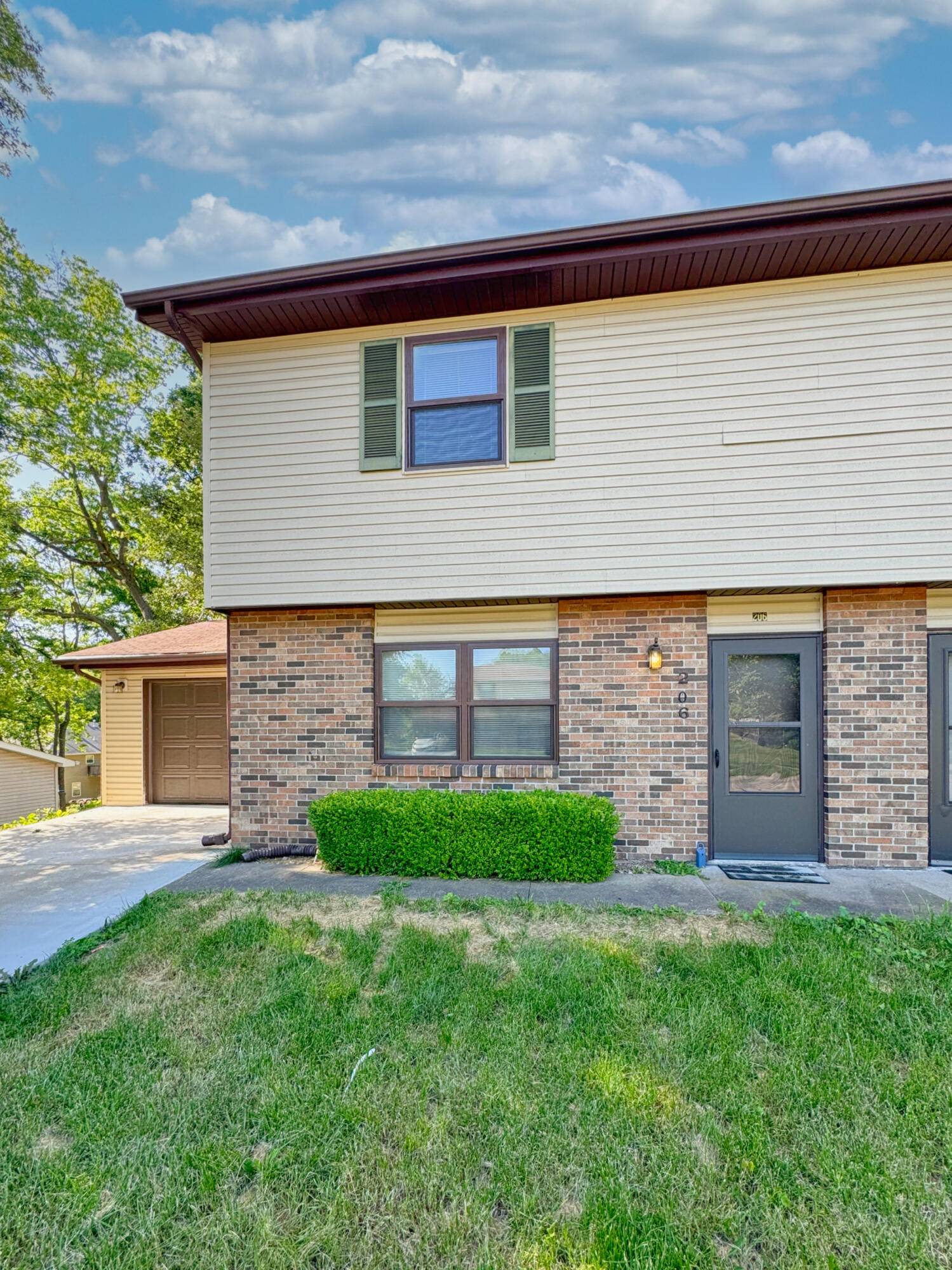 Columbia, MO 65203,206 Holly ridge LN