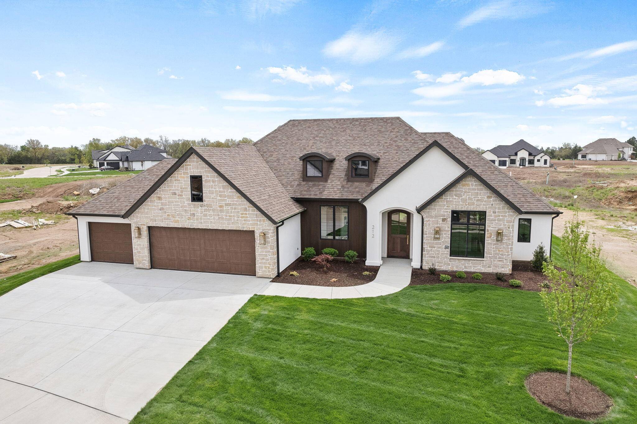 Columbia, MO 65201,212 Walton heath DR