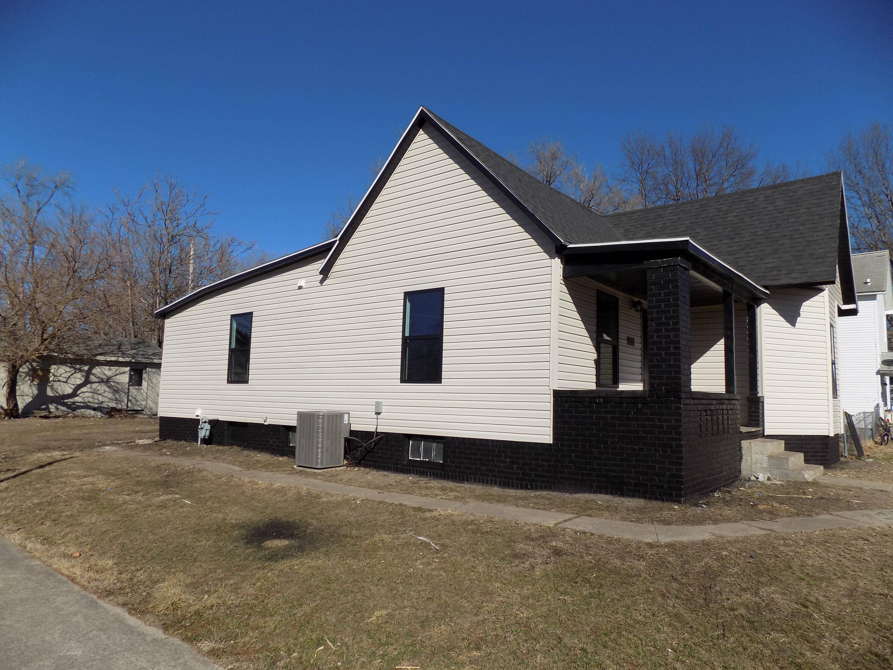 Moberly, MO 65270,837 Myra ST