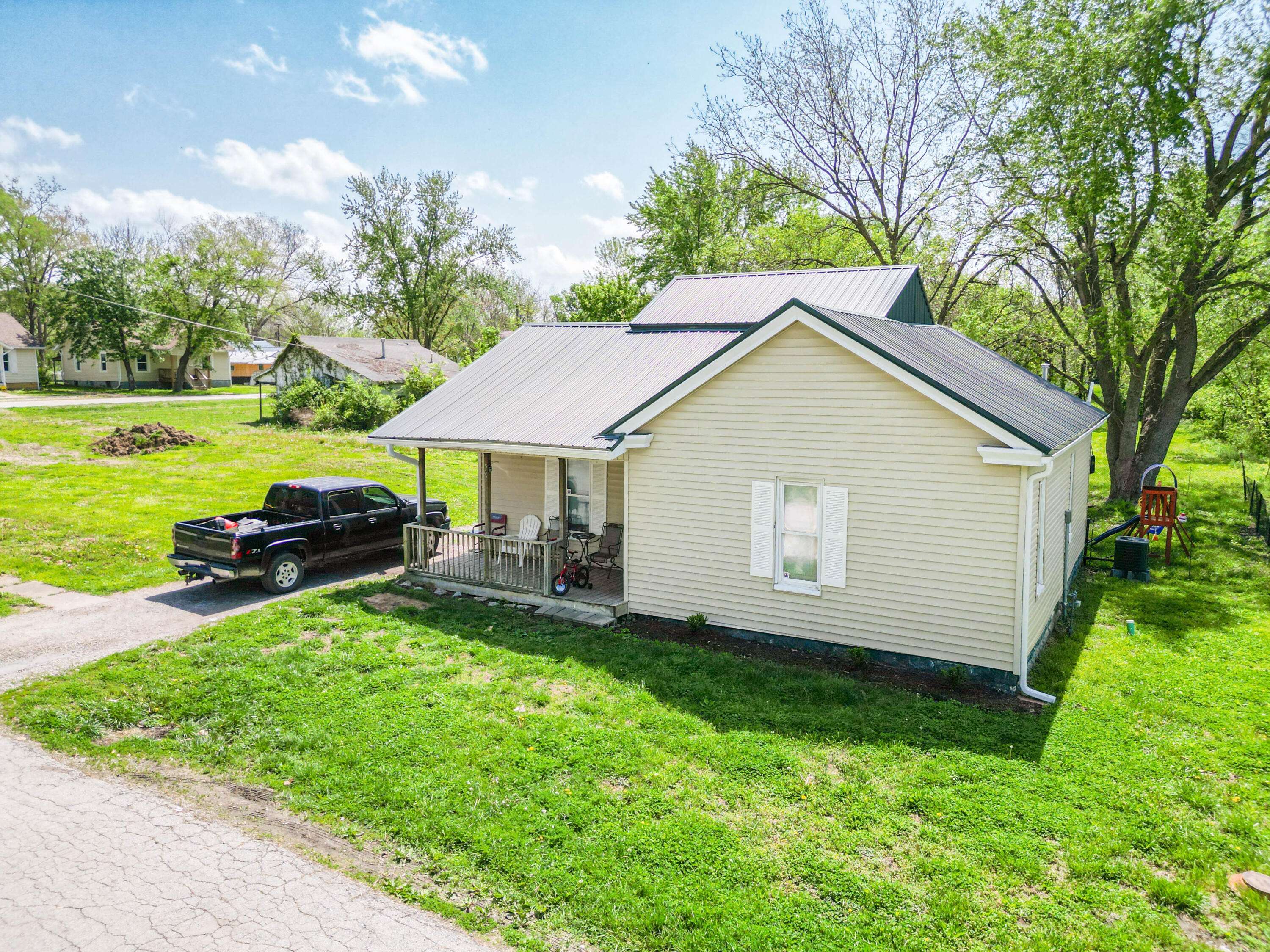 Fayette, MO 65248,502 Hackberry