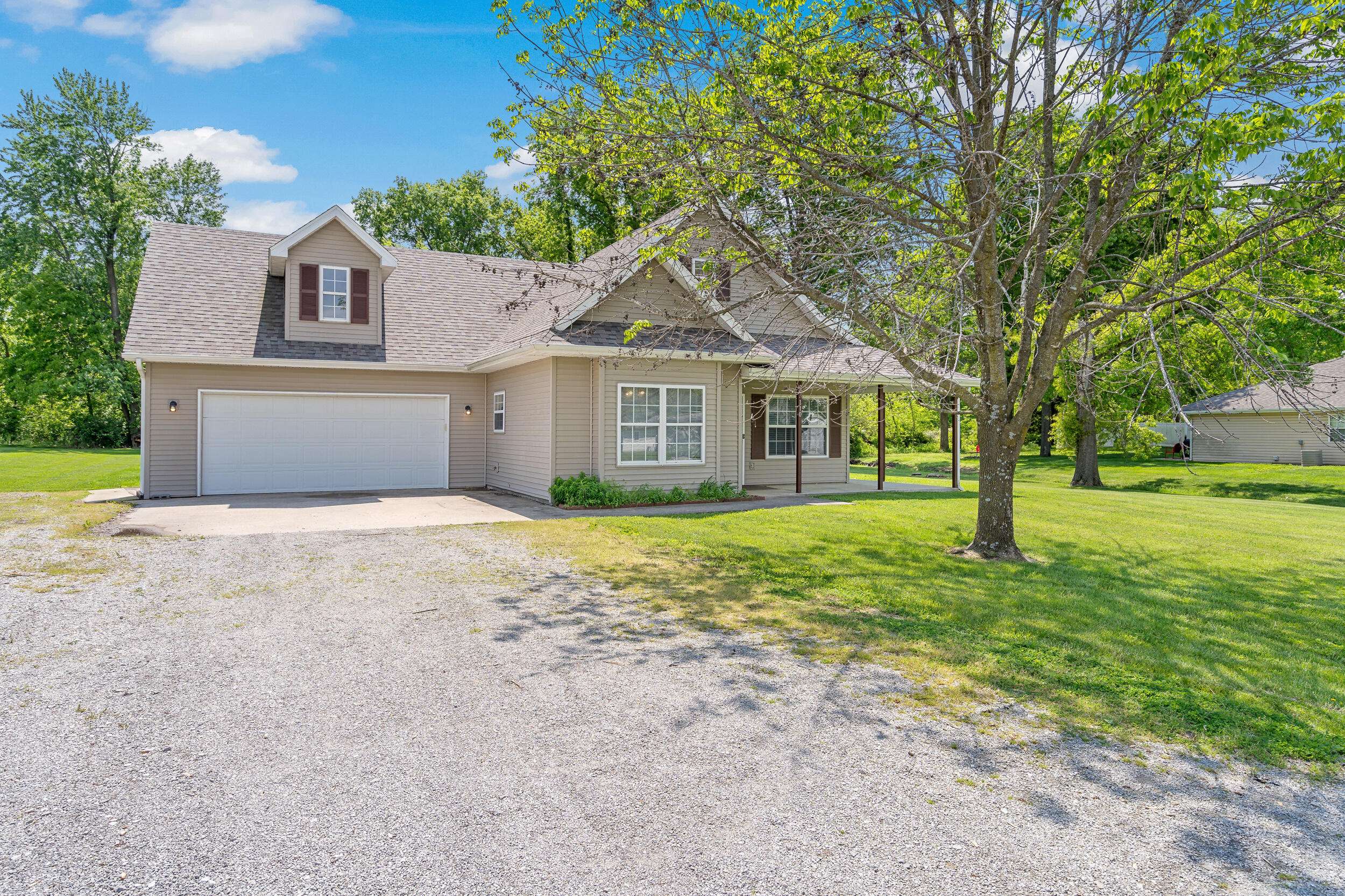Hallsville, MO 65255,110 Oak LN